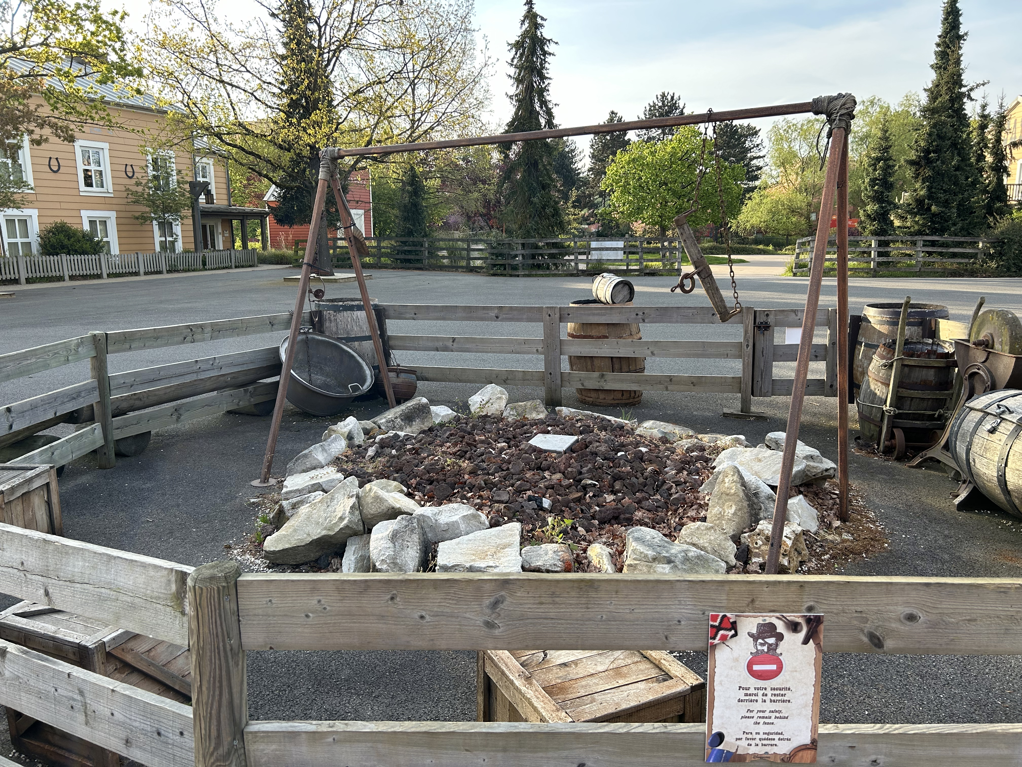 Disneyland Paris Hotel Cheyenne firepit