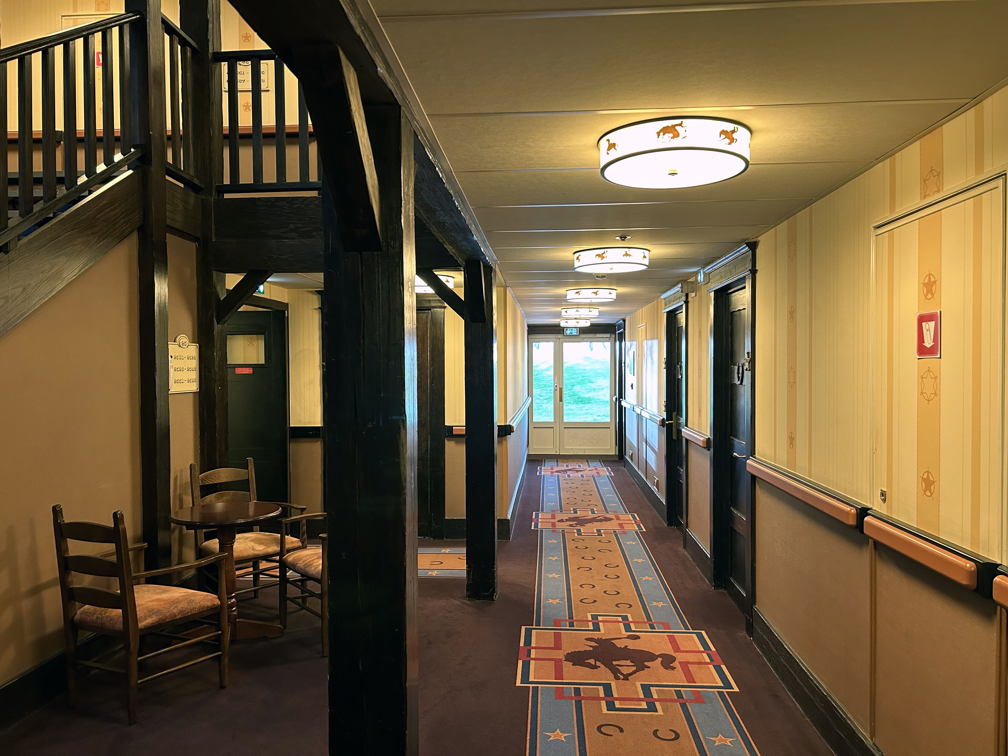 Disneyland Paris Hotel Cheyenne hallway junction