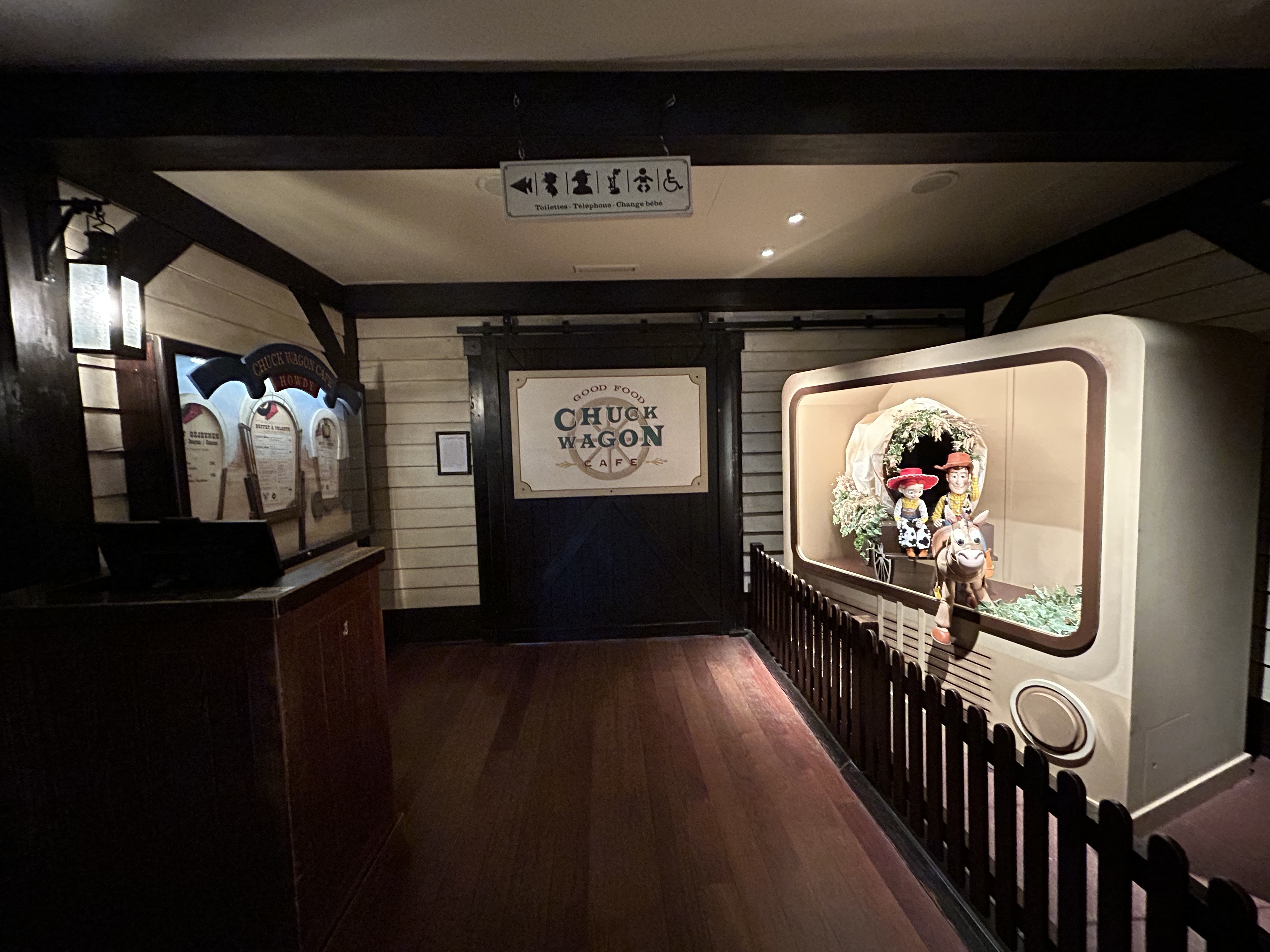 Disneyland Paris Hotel Cheyenne restaurant entrance