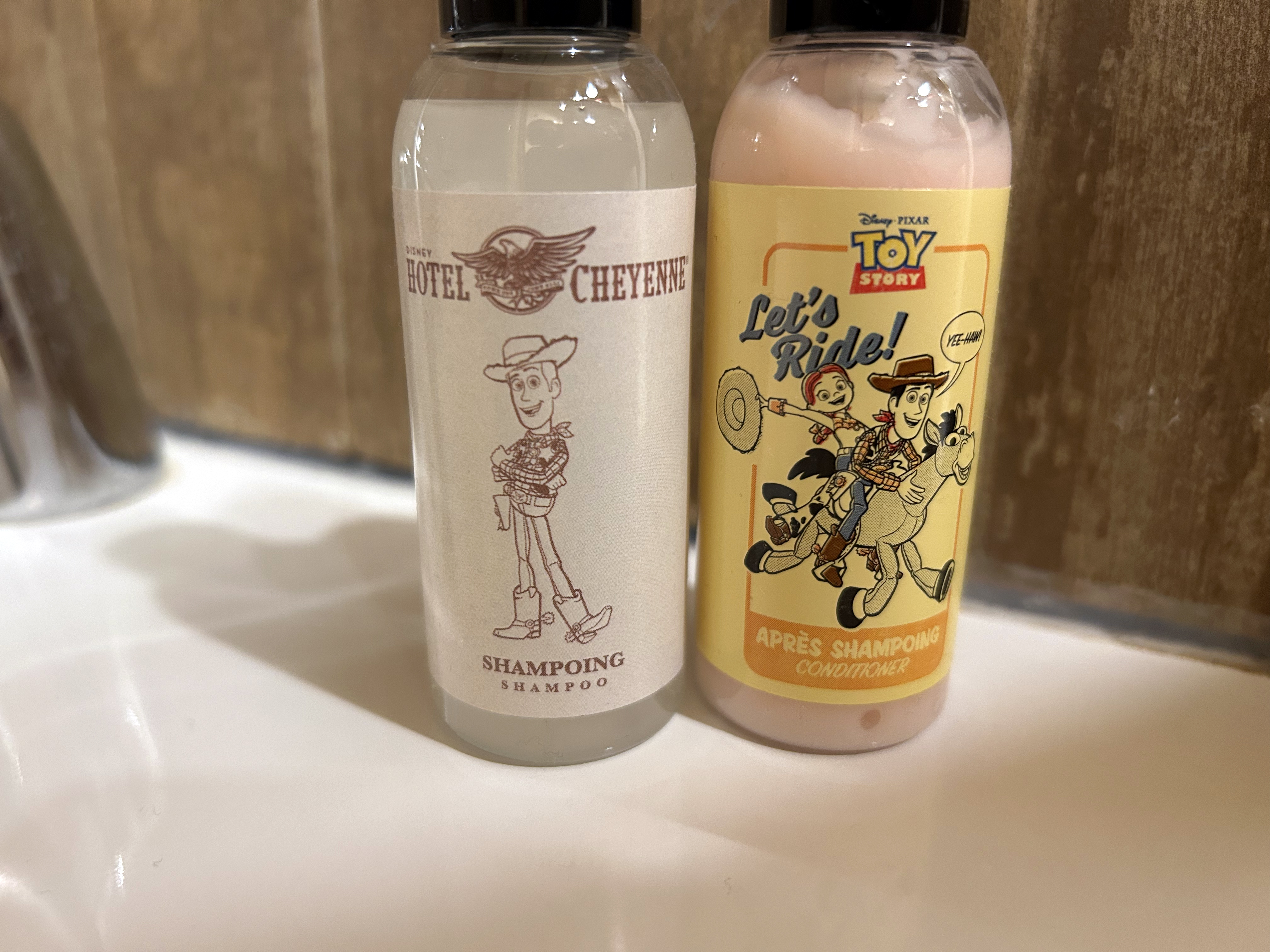 Disneyland Paris Hotel Cheyenne shampoo conditioner
