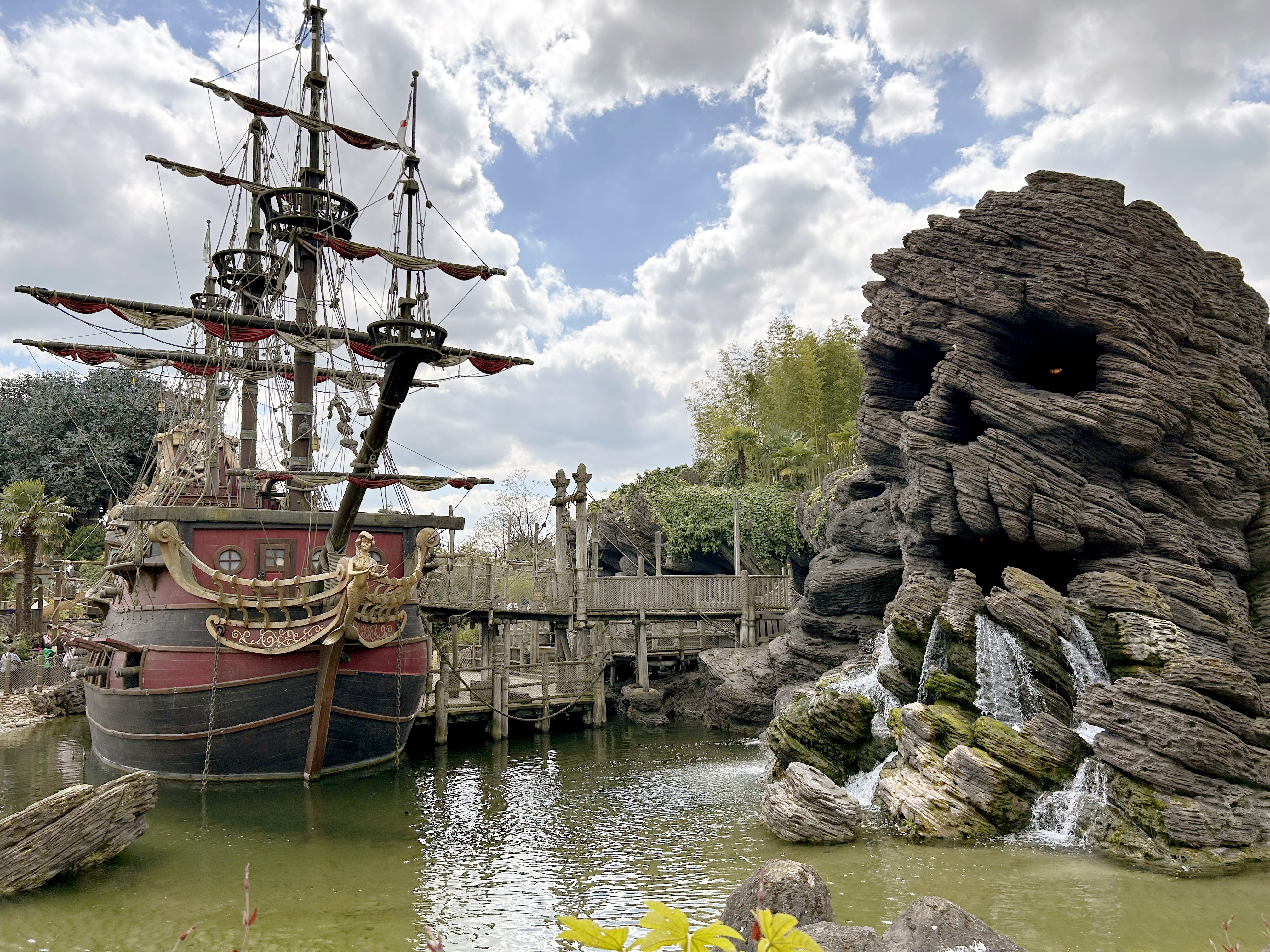 Disneyland Paris pirate ship skull island Disneyland Paris pirate ship skull island