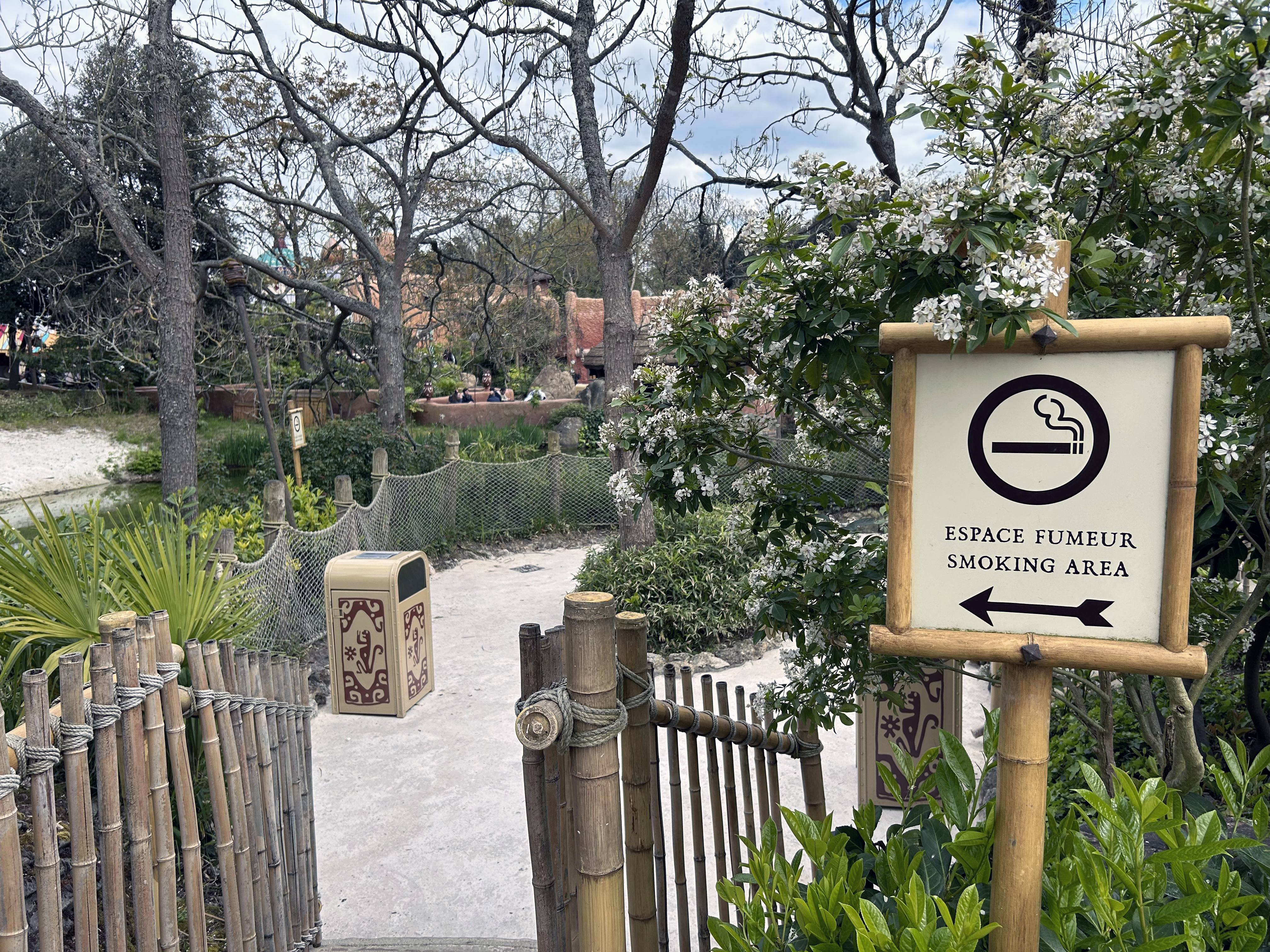 Disneyland Paris smoking area Disneyland Paris smoking area