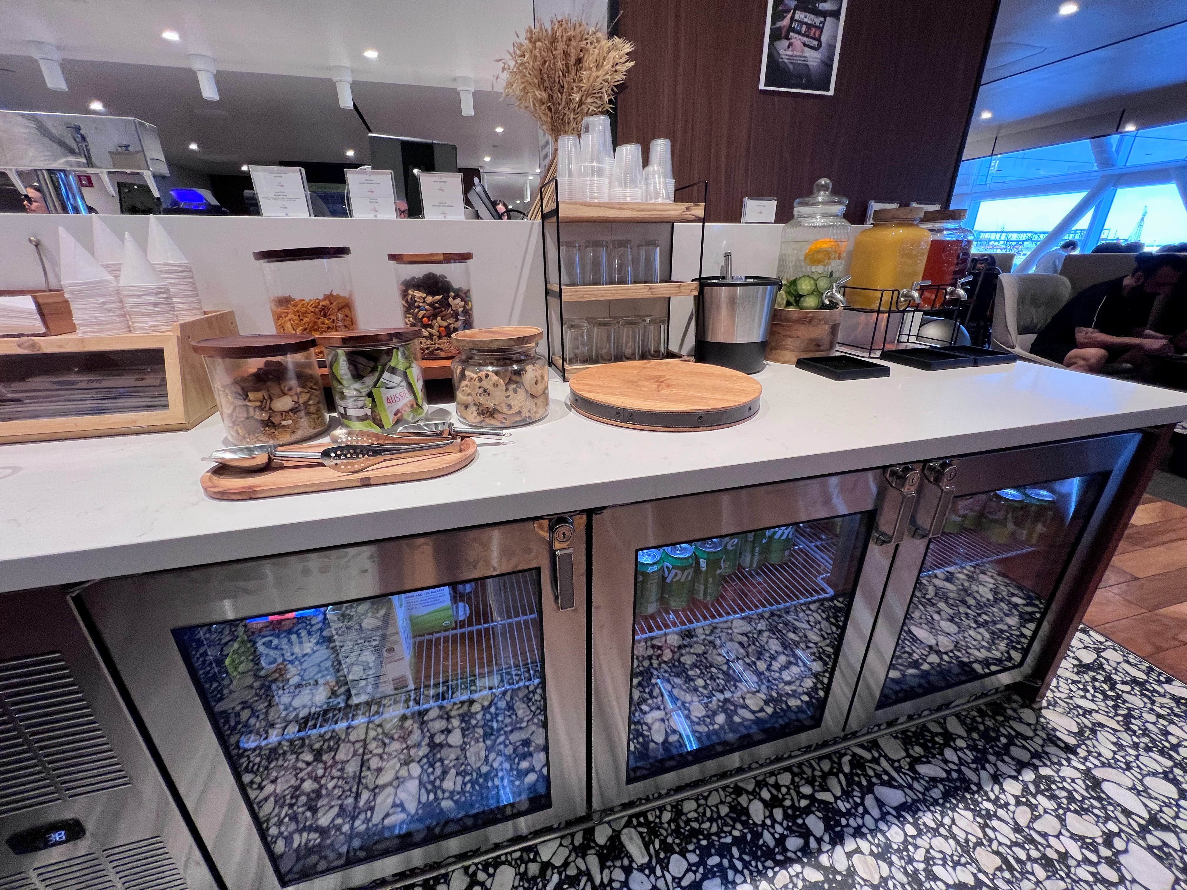 Drinks and snacks at Primeclass Lounge JFK Drinks and snacks at Primeclass Lounge JFK