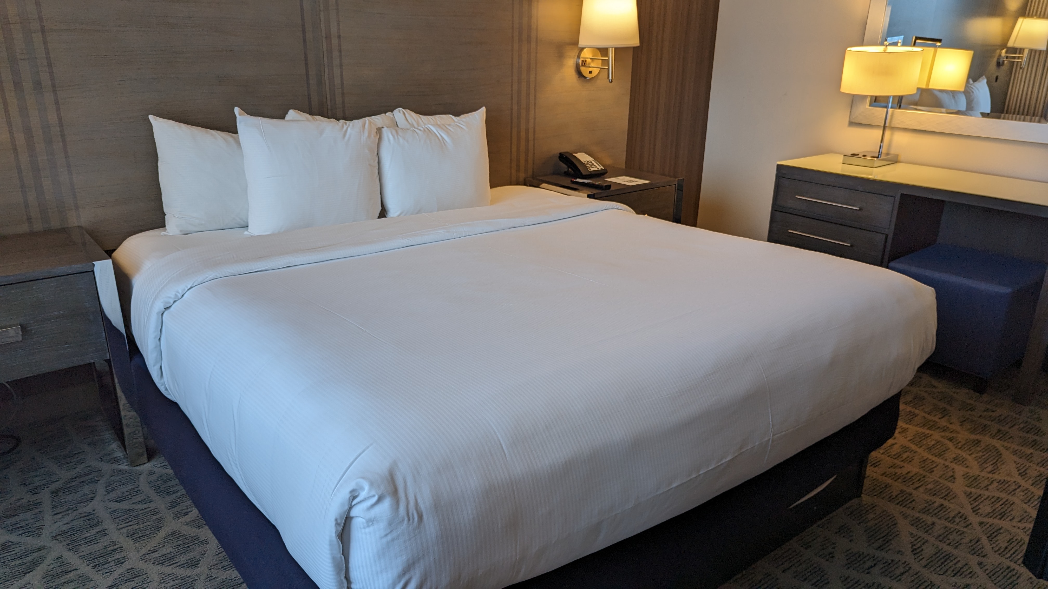 Embassy Suites by Hilton The Woodlands at Hughes Landing room bedroom bed
