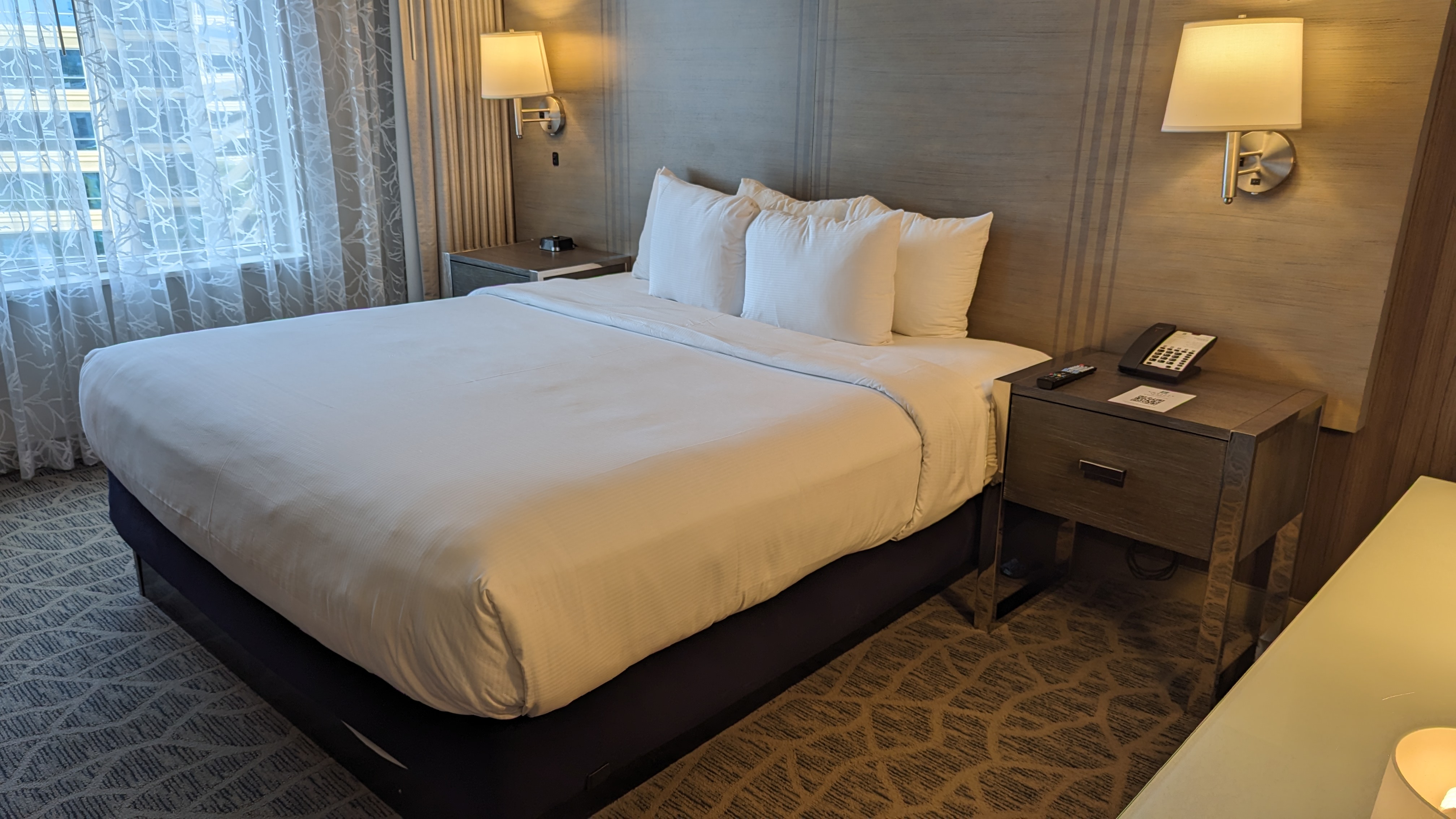 Embassy Suites by Hilton The Woodlands at Hughes Landing room bedroom
