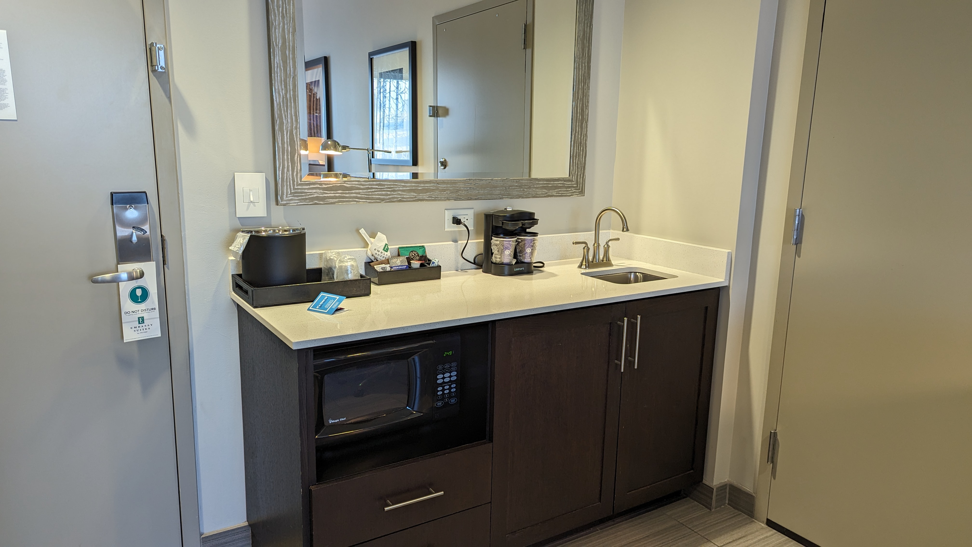 Embassy Suites by Hilton The Woodlands at Hughes Landing room living room kitchenette