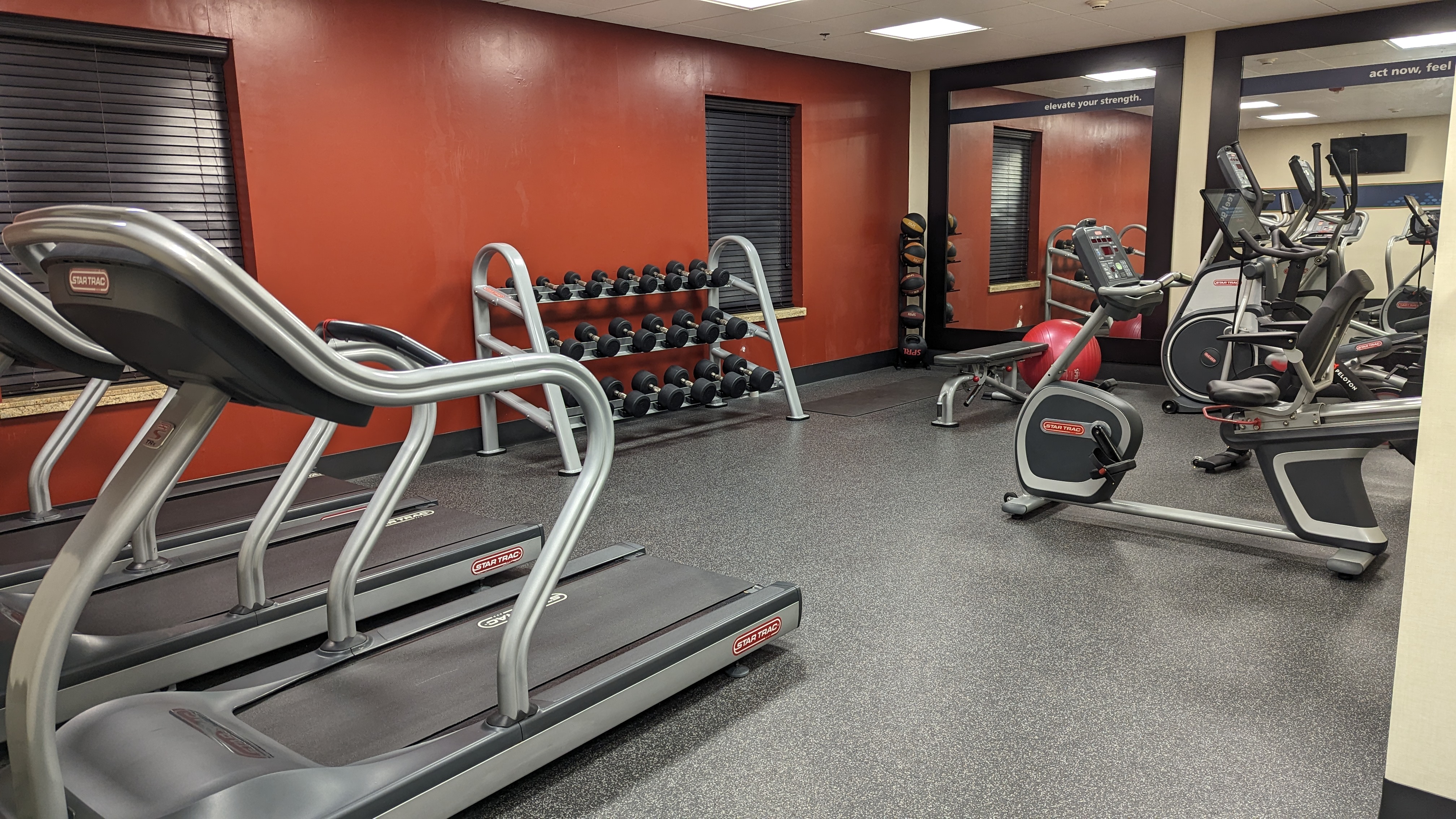 Hampton Inn Suites Hope amenities gym main view