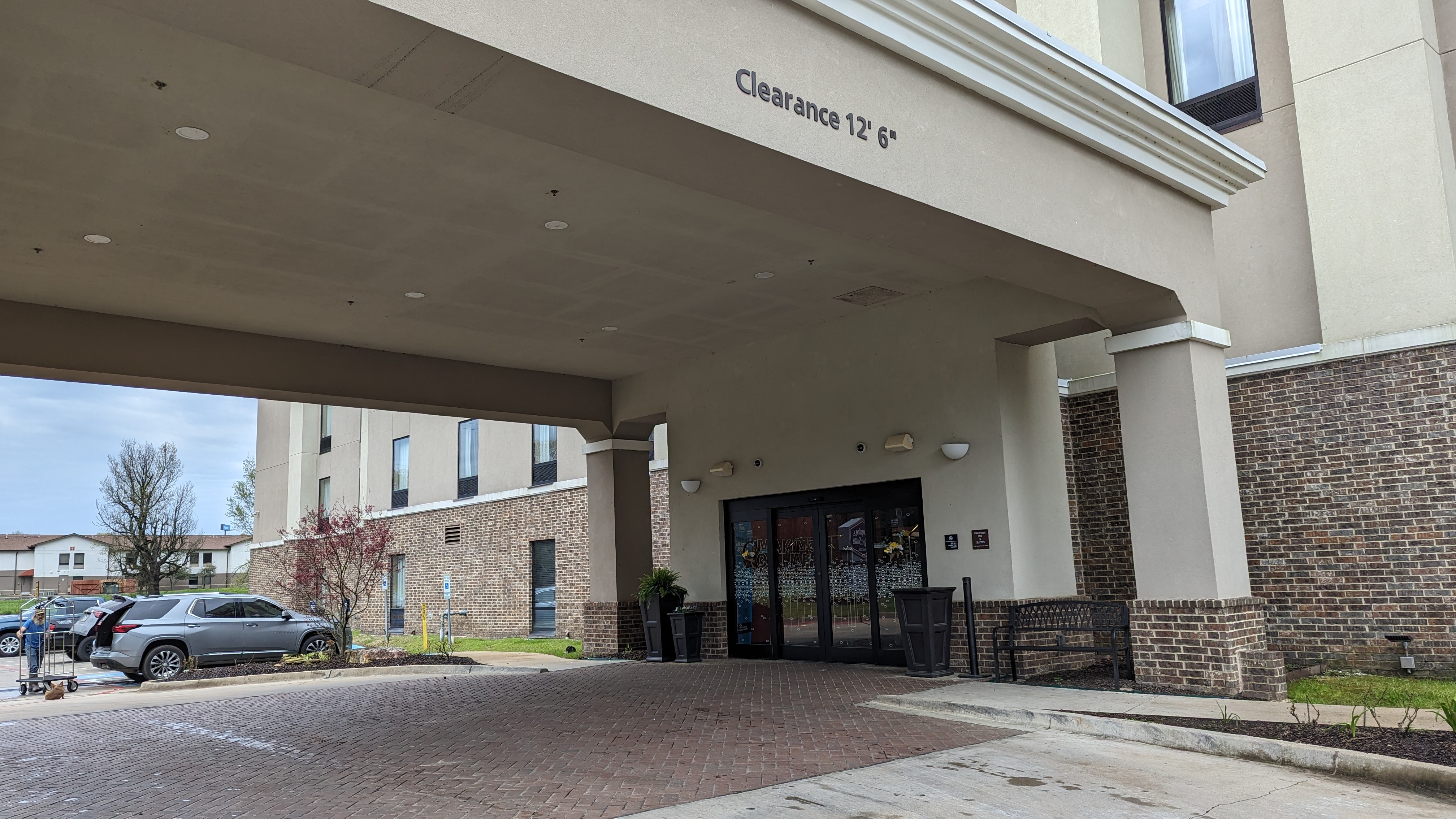 Hampton Inn Suites Hope entrance