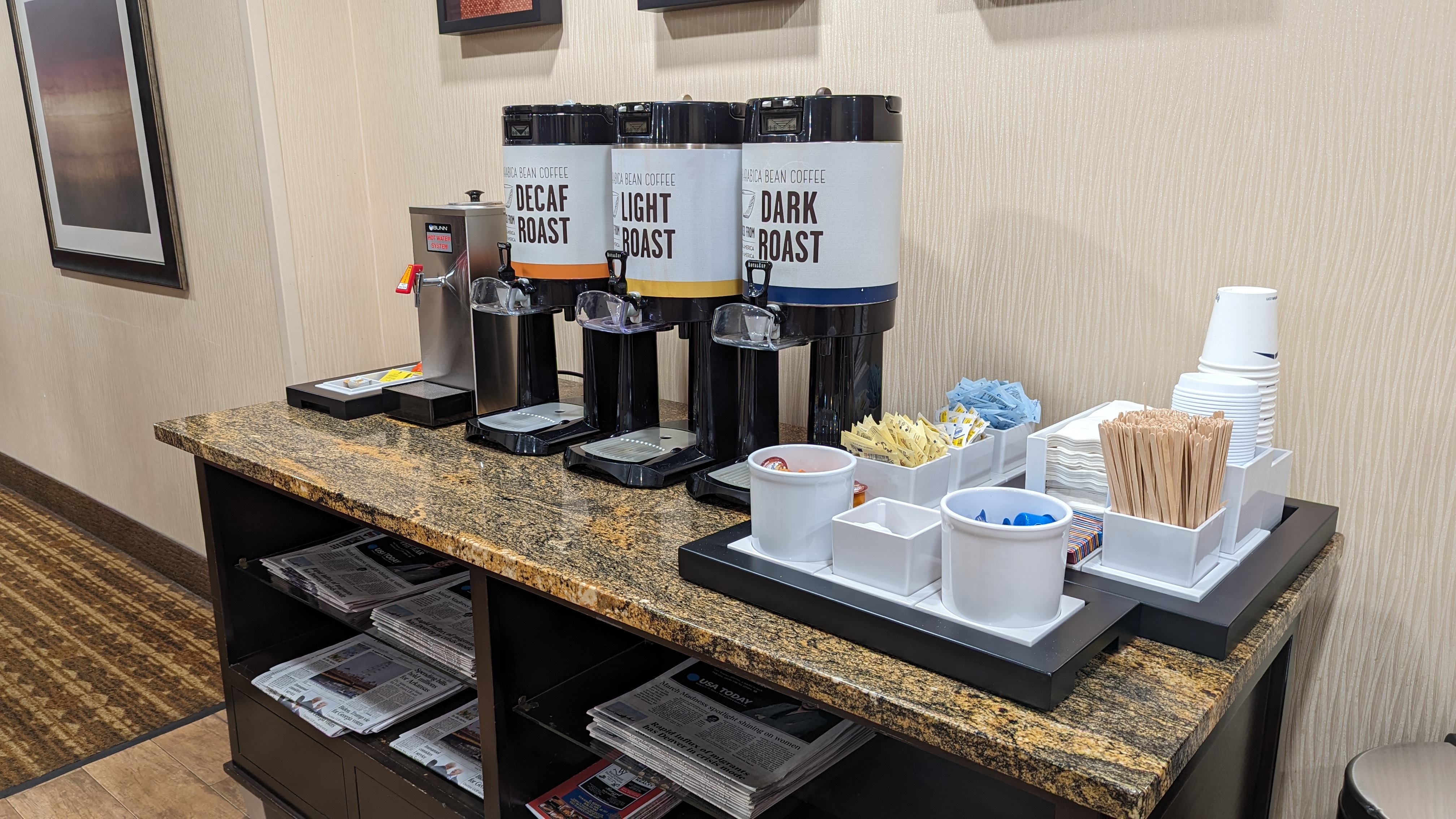 Hampton Inn Suites Hope food and beverage lobby coffee