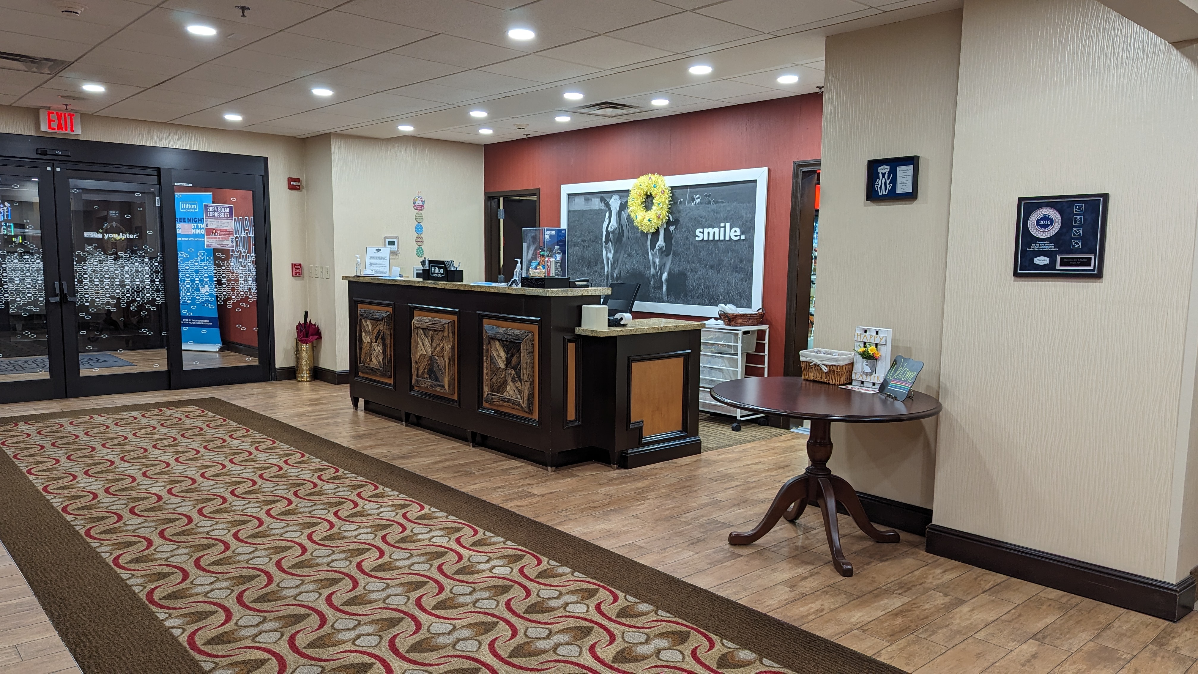 Hampton Inn Suites Hope front desk