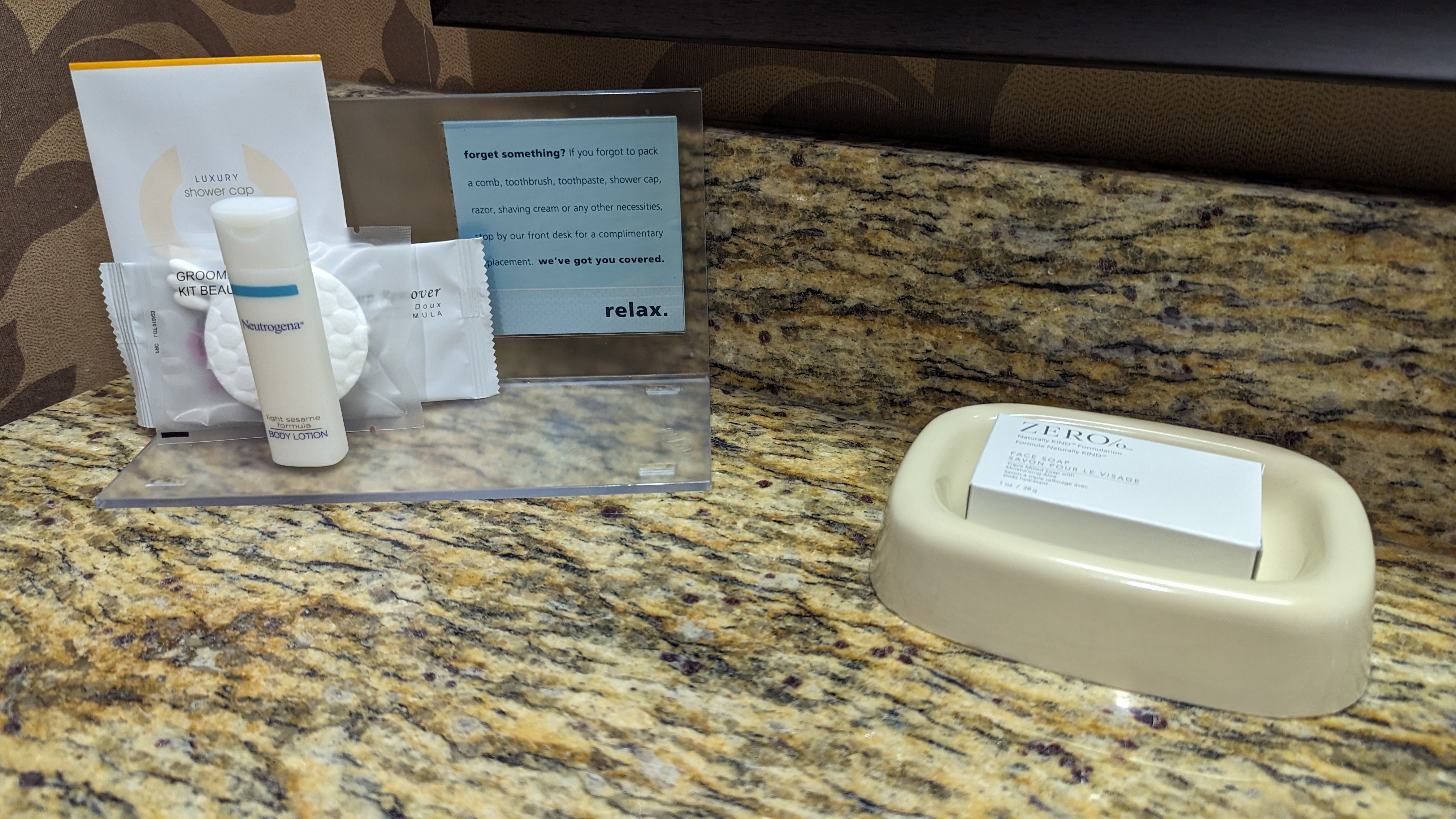 Hampton Inn Suites Hope guestroom bathroom amenities