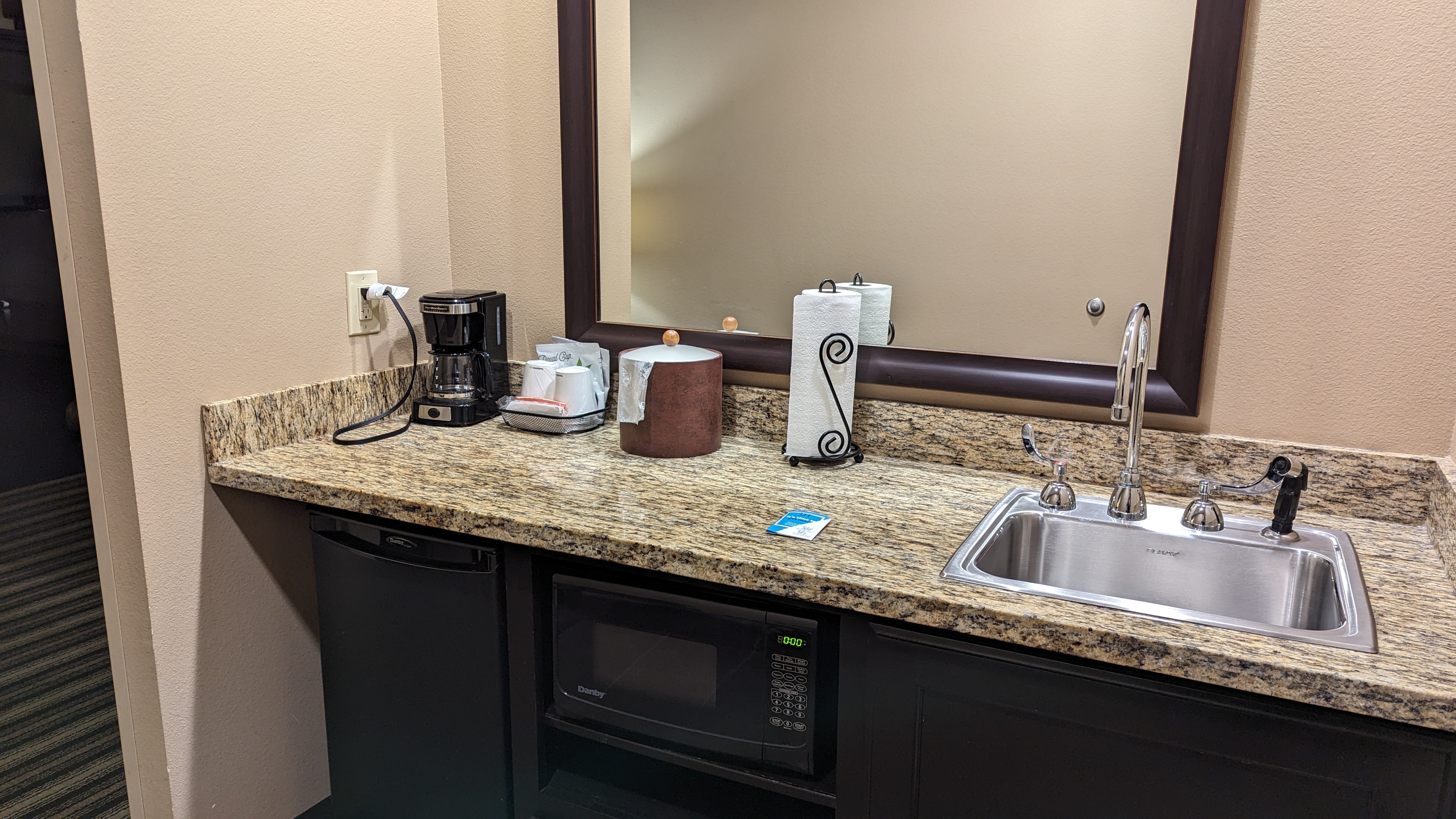 Hampton Inn Suites Hope guestroom kitchen counter