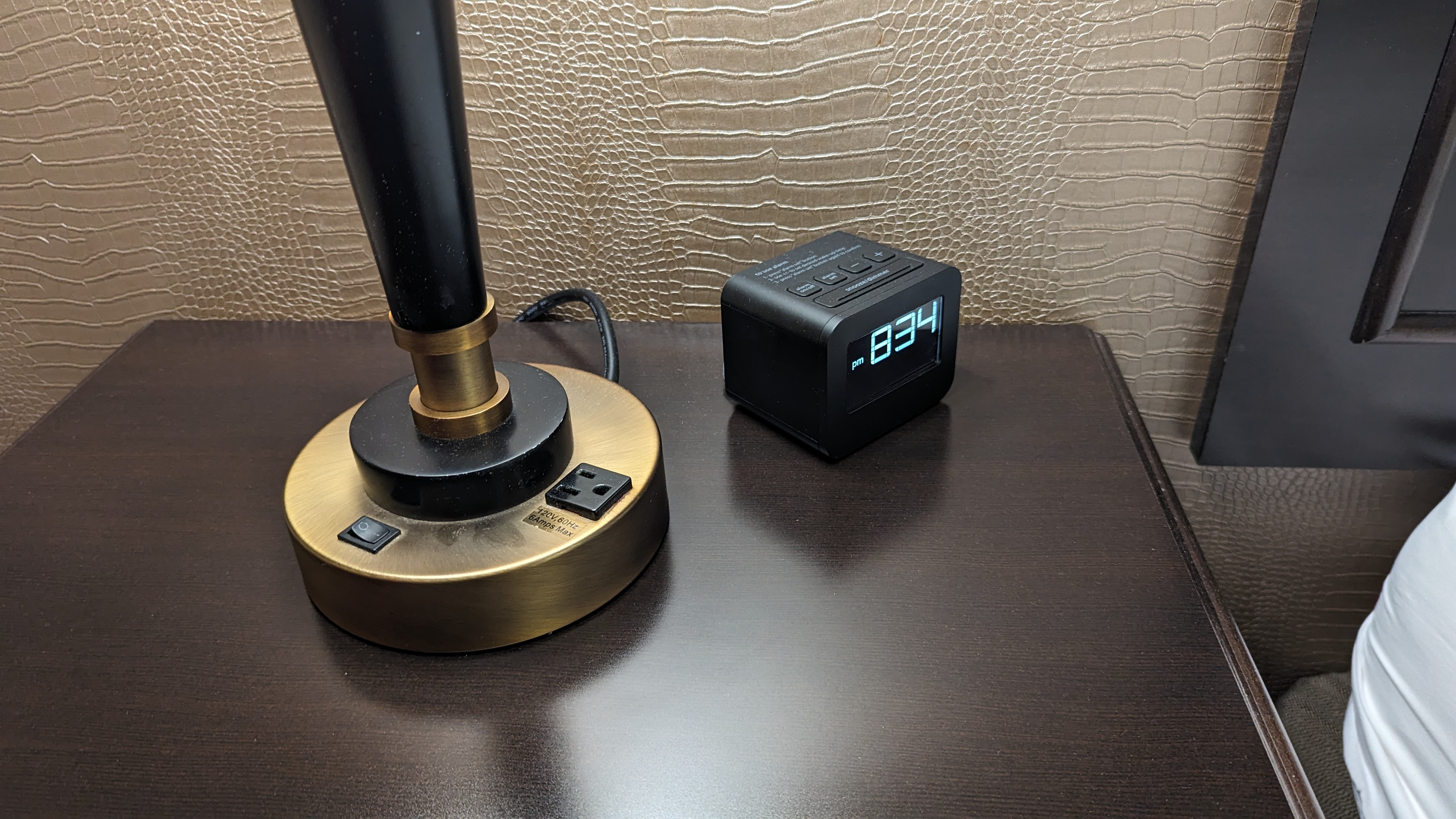 Hampton Inn Suites Hope guestroom nightstand