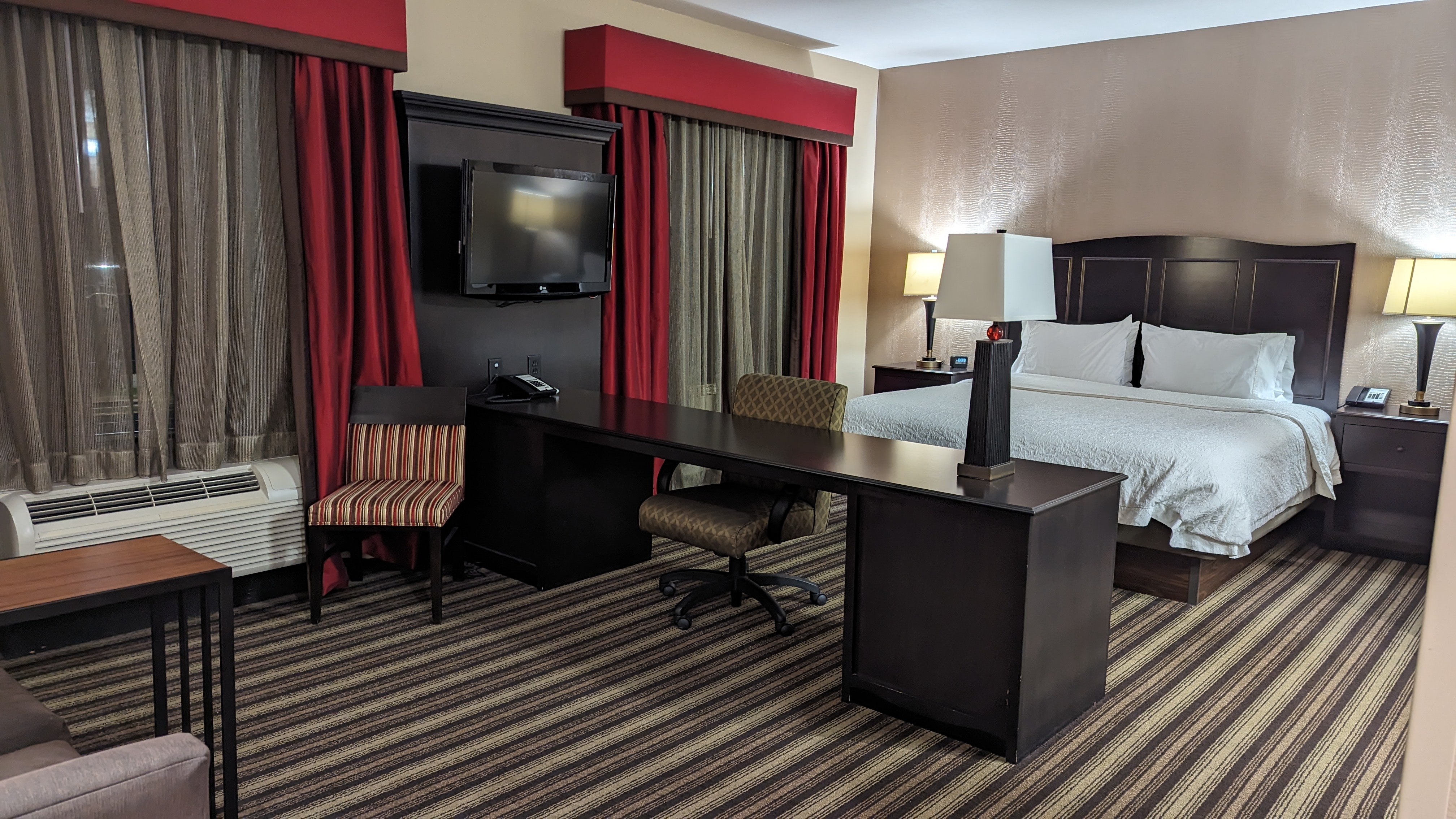 Hampton Inn Suites Hope guestroom