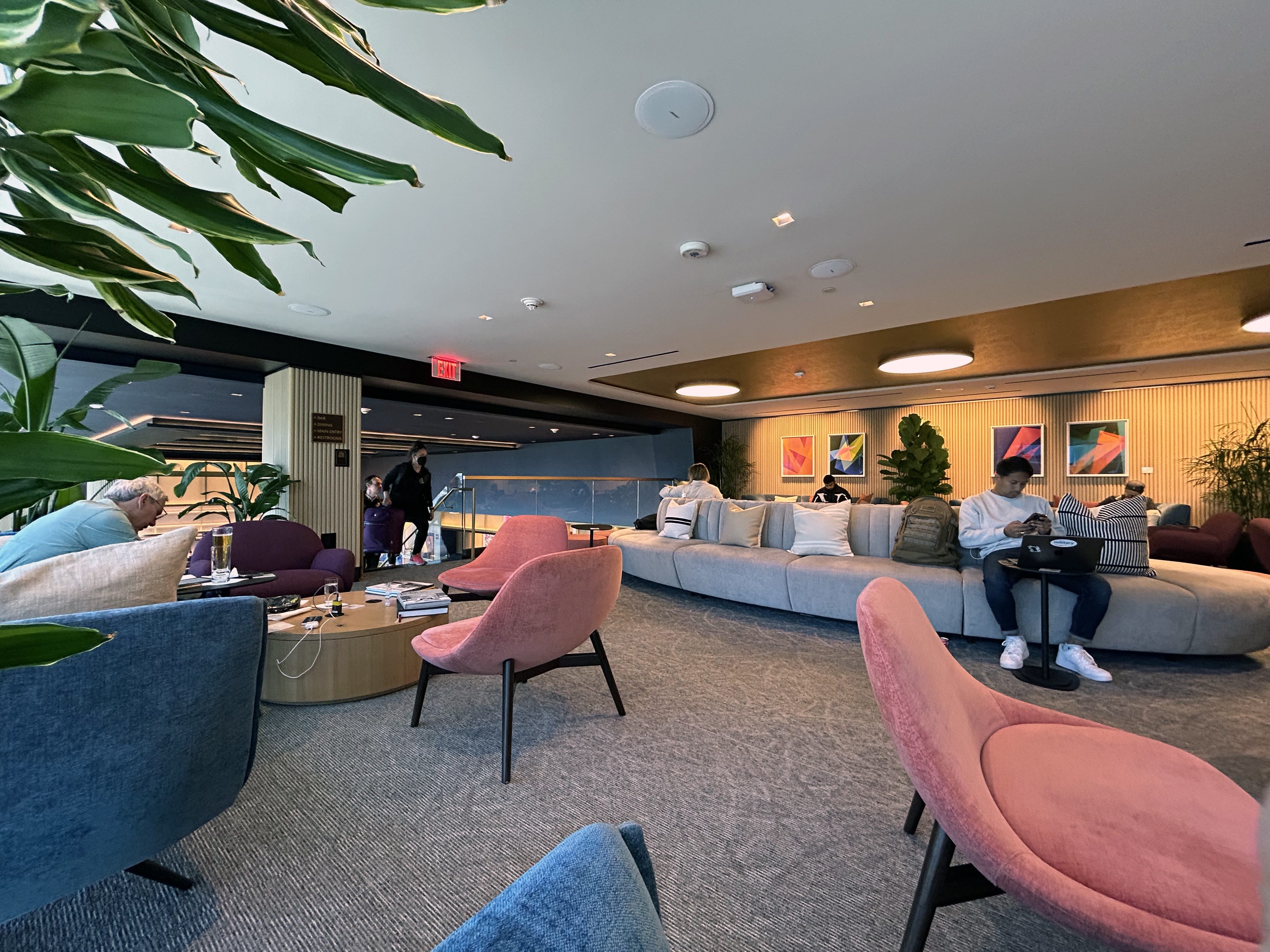 IAD Etihad Lounge upstairs