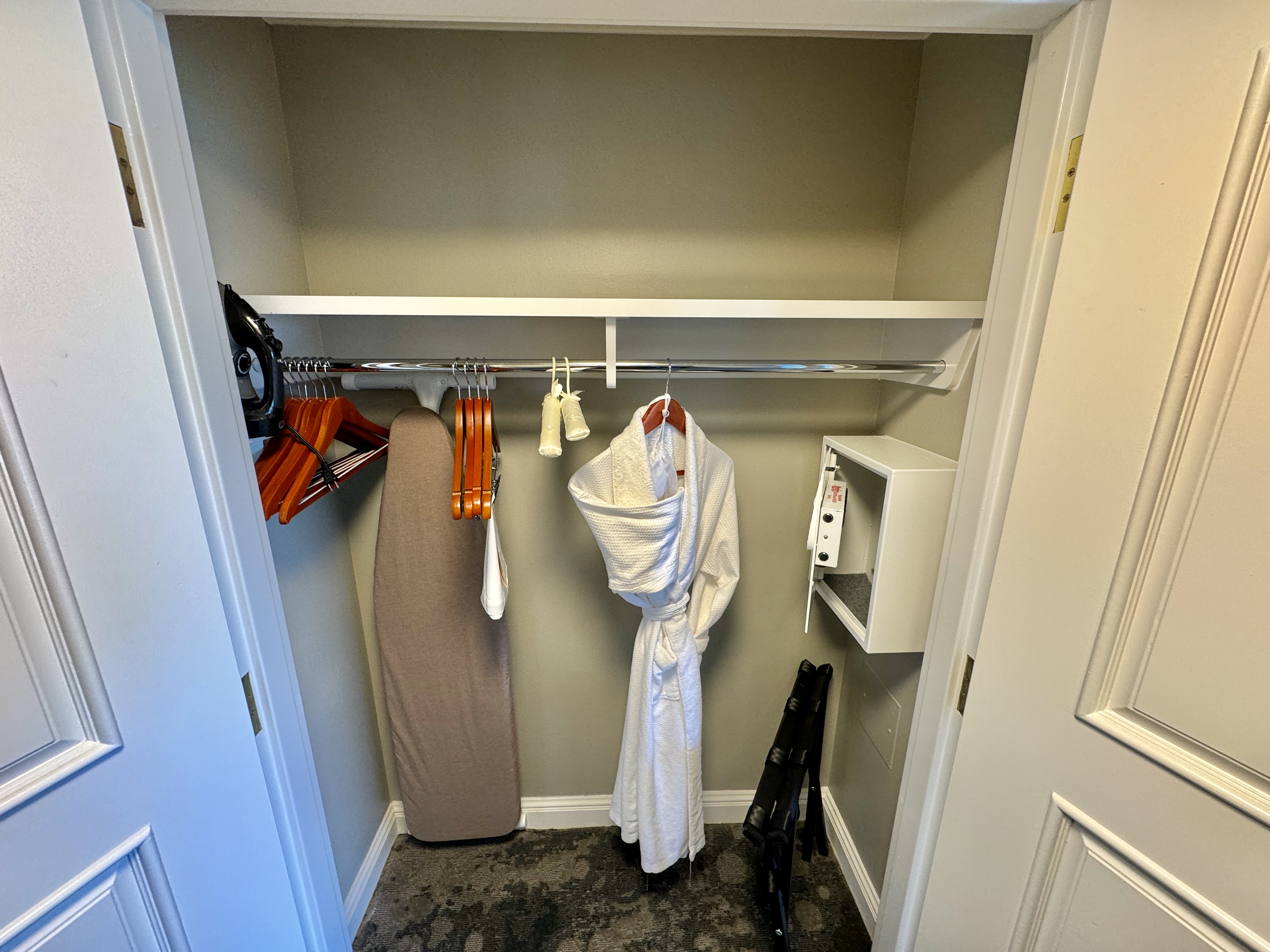 JW Marriott Orlando Grande Lakes Closet JW Marriott Orlando Grande Lakes Closet
