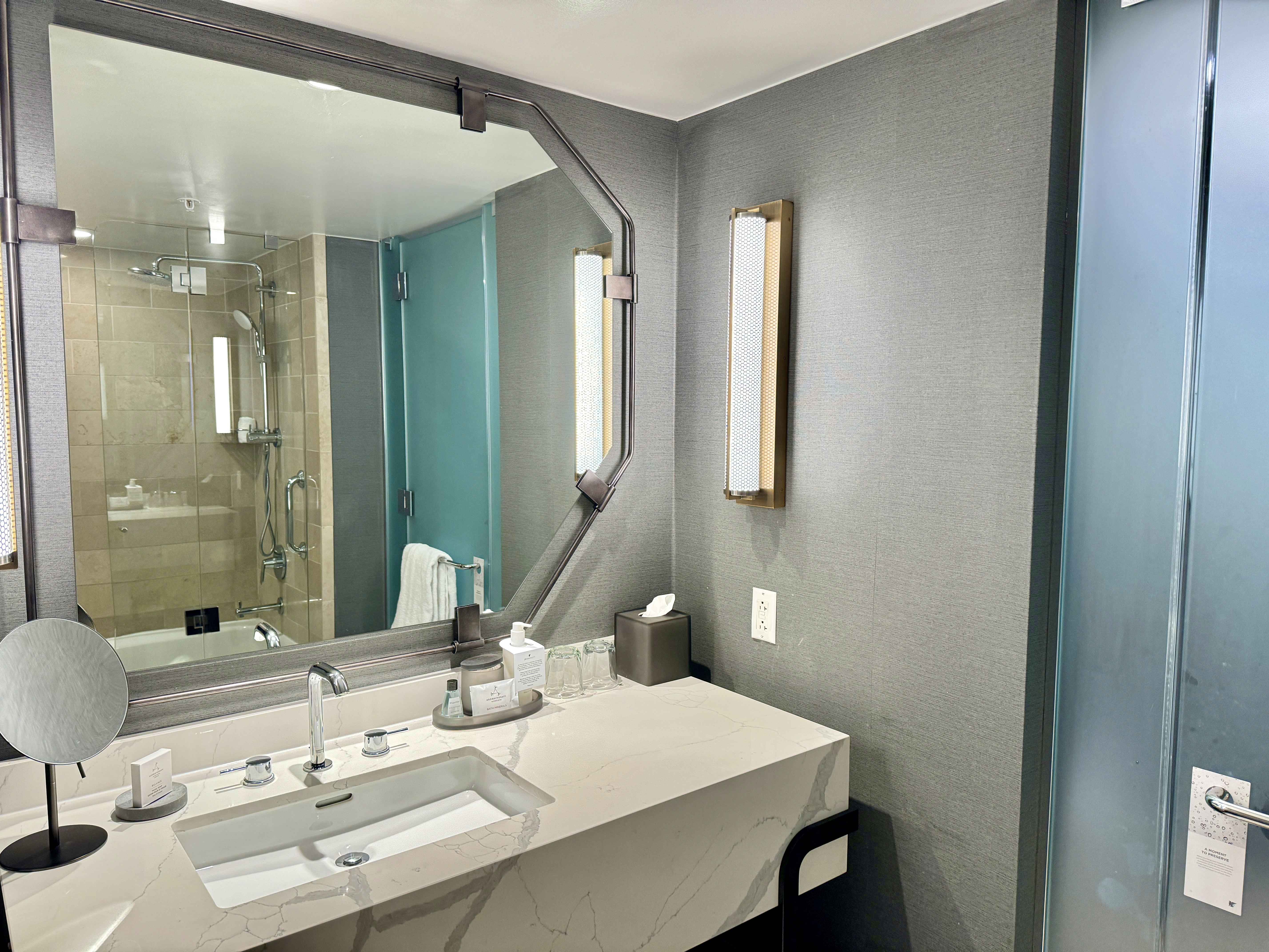 JW Marriott Orlando Grande Lakes Mirror Detail JW Marriott Orlando Grande Lakes Mirror Detail