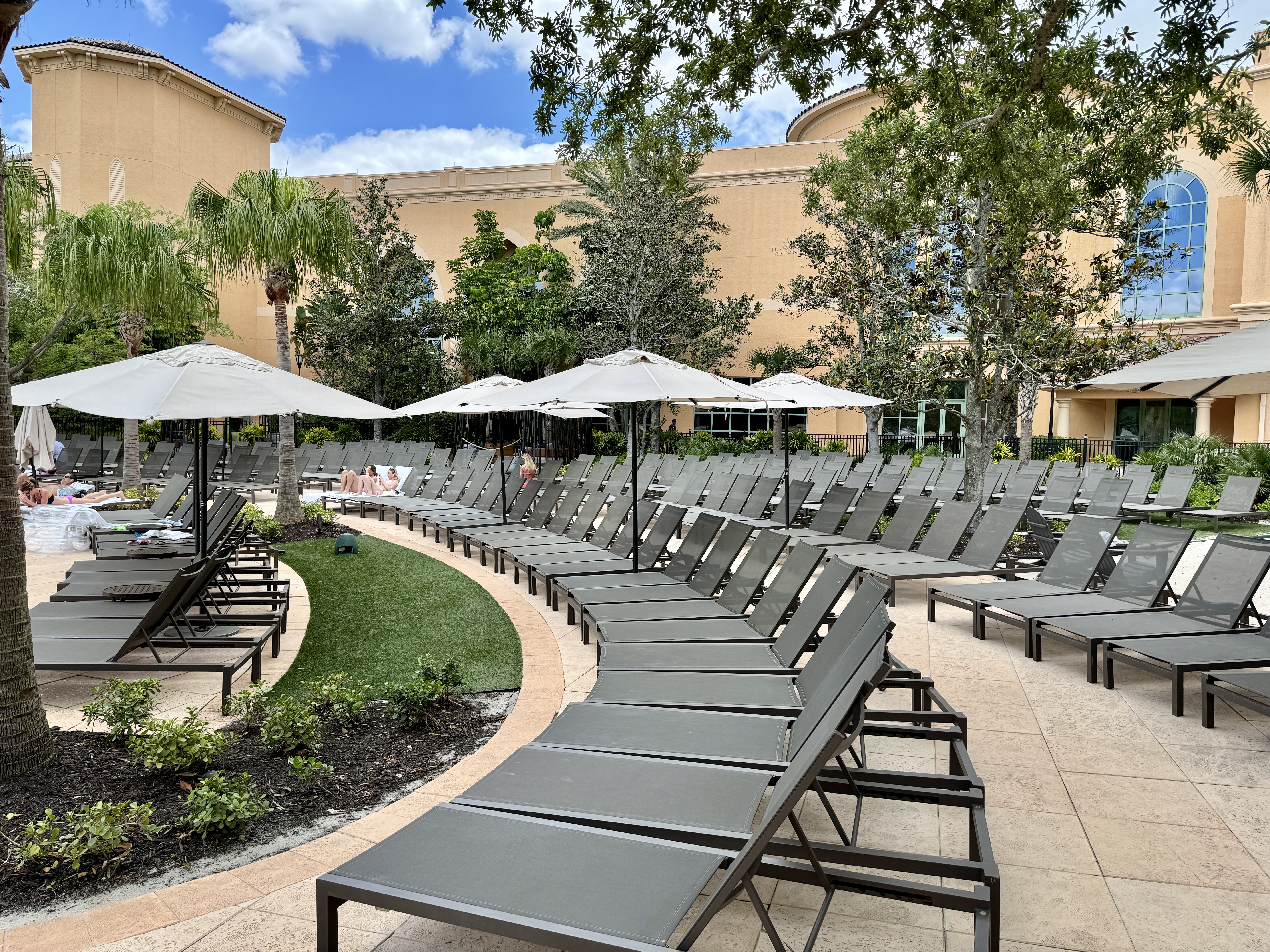 JW Marriott Orlando Grande Lakes Pool Loungers JW Marriott Orlando Grande Lakes Pool Loungers