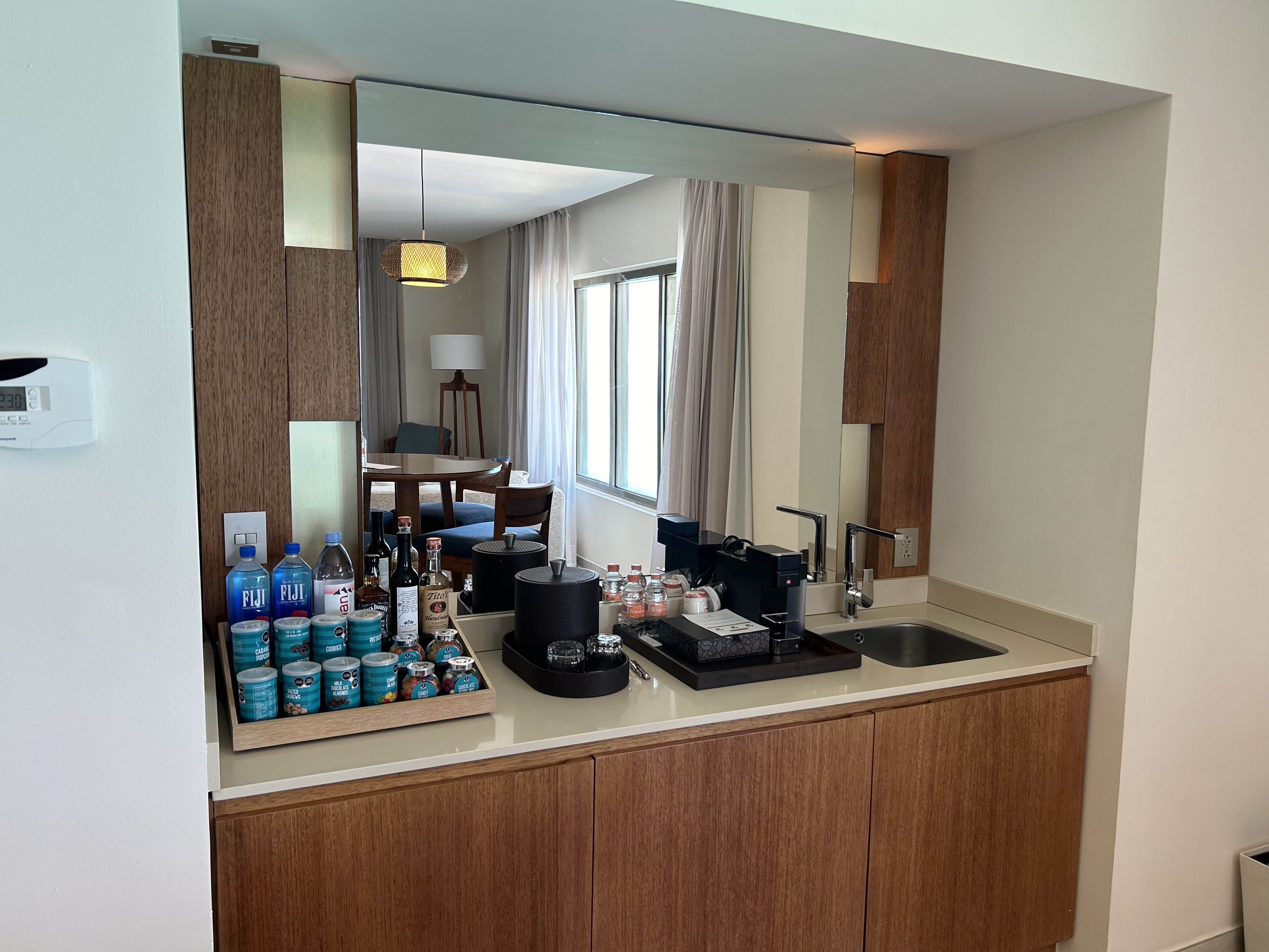 JW Marriott Cancun wet bar