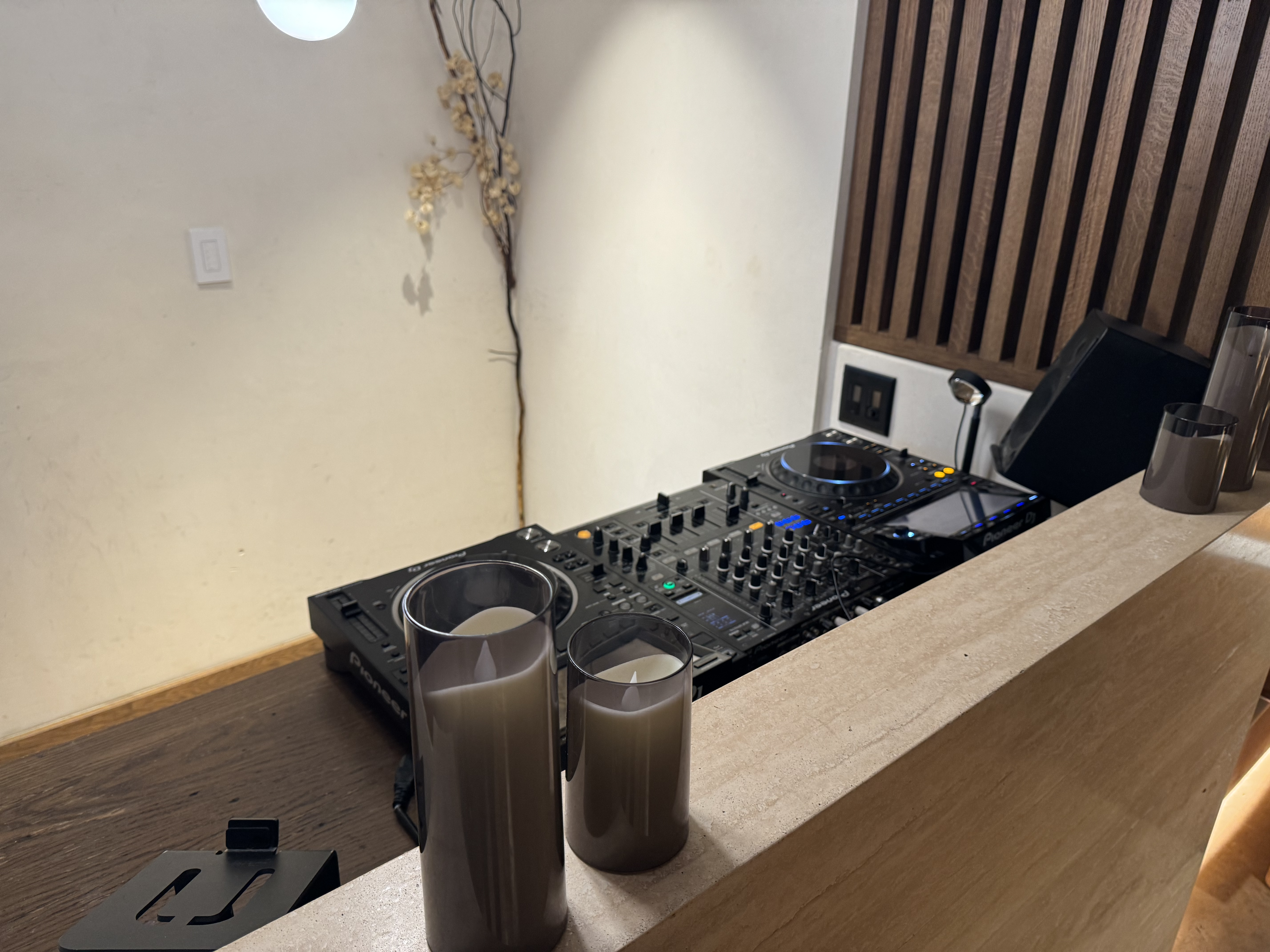 Mondrian Los Angeles Casa Madera DJ stand Mondrian Los Angeles Casa Madera DJ stand