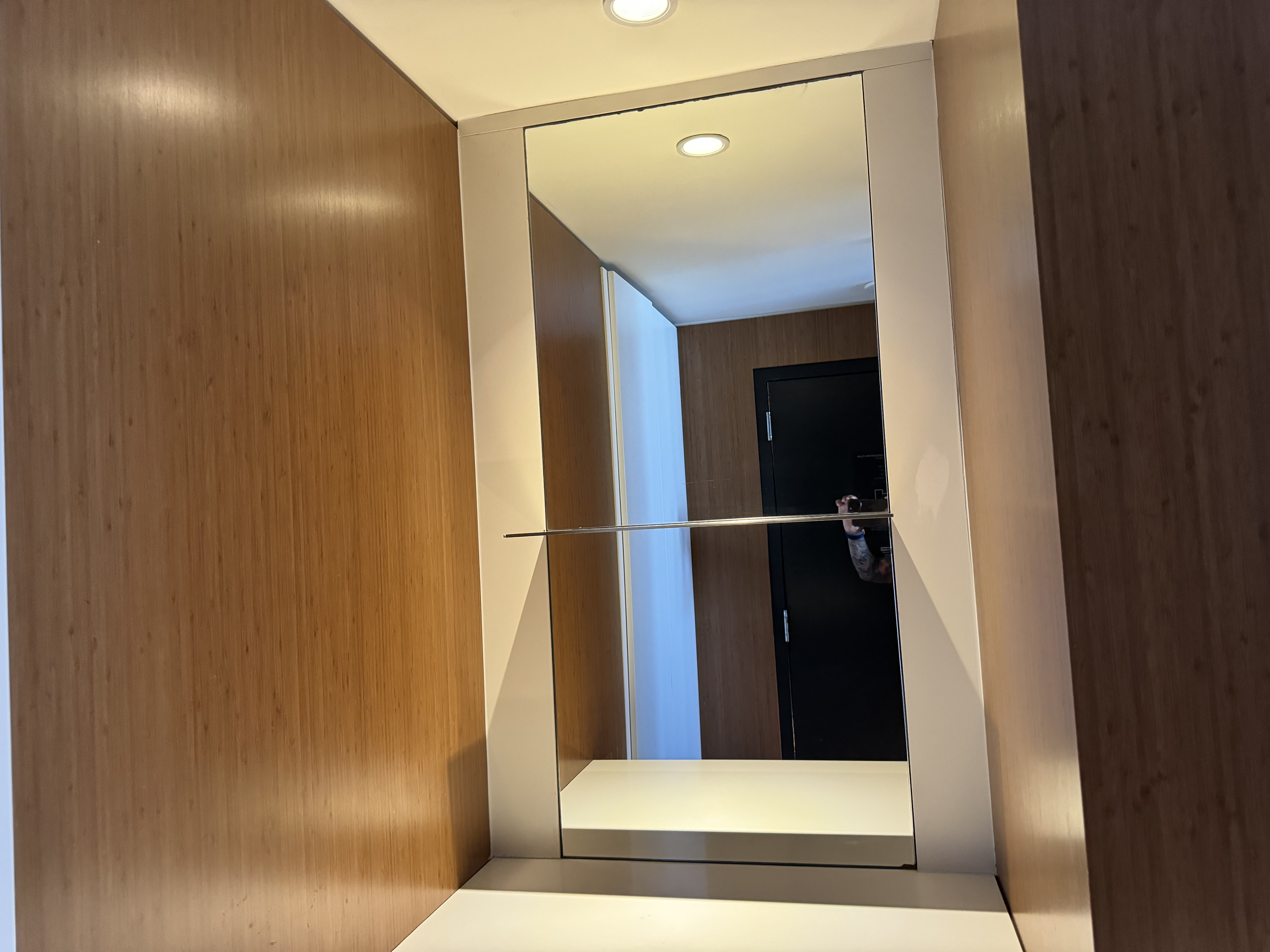 Mondrian Los Angeles deluxe studio suite entry mirror Mondrian Los Angeles deluxe studio suite entry mirror