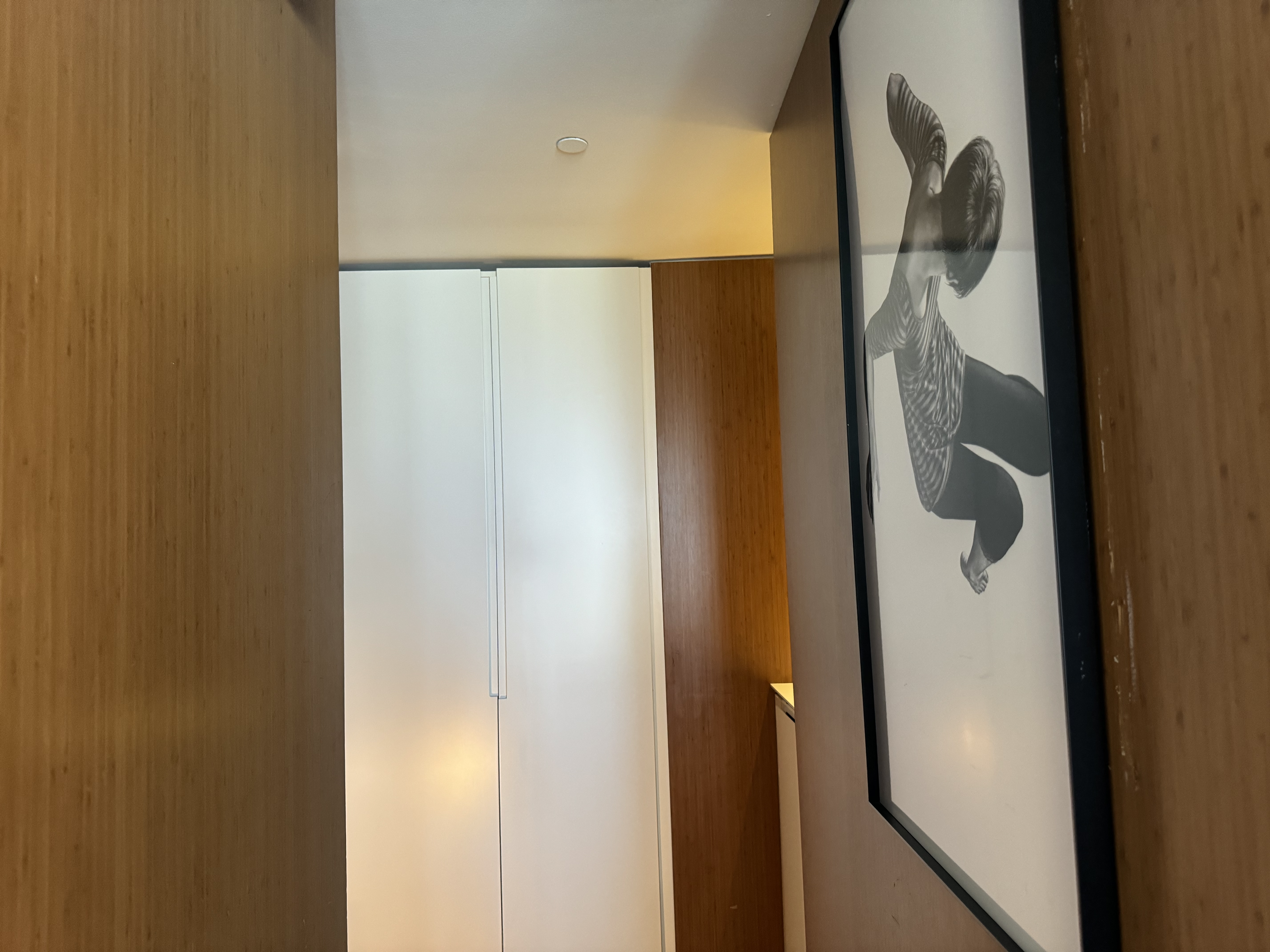 Mondrian Los Angeles deluxe studio suite entry Mondrian Los Angeles deluxe studio suite entry