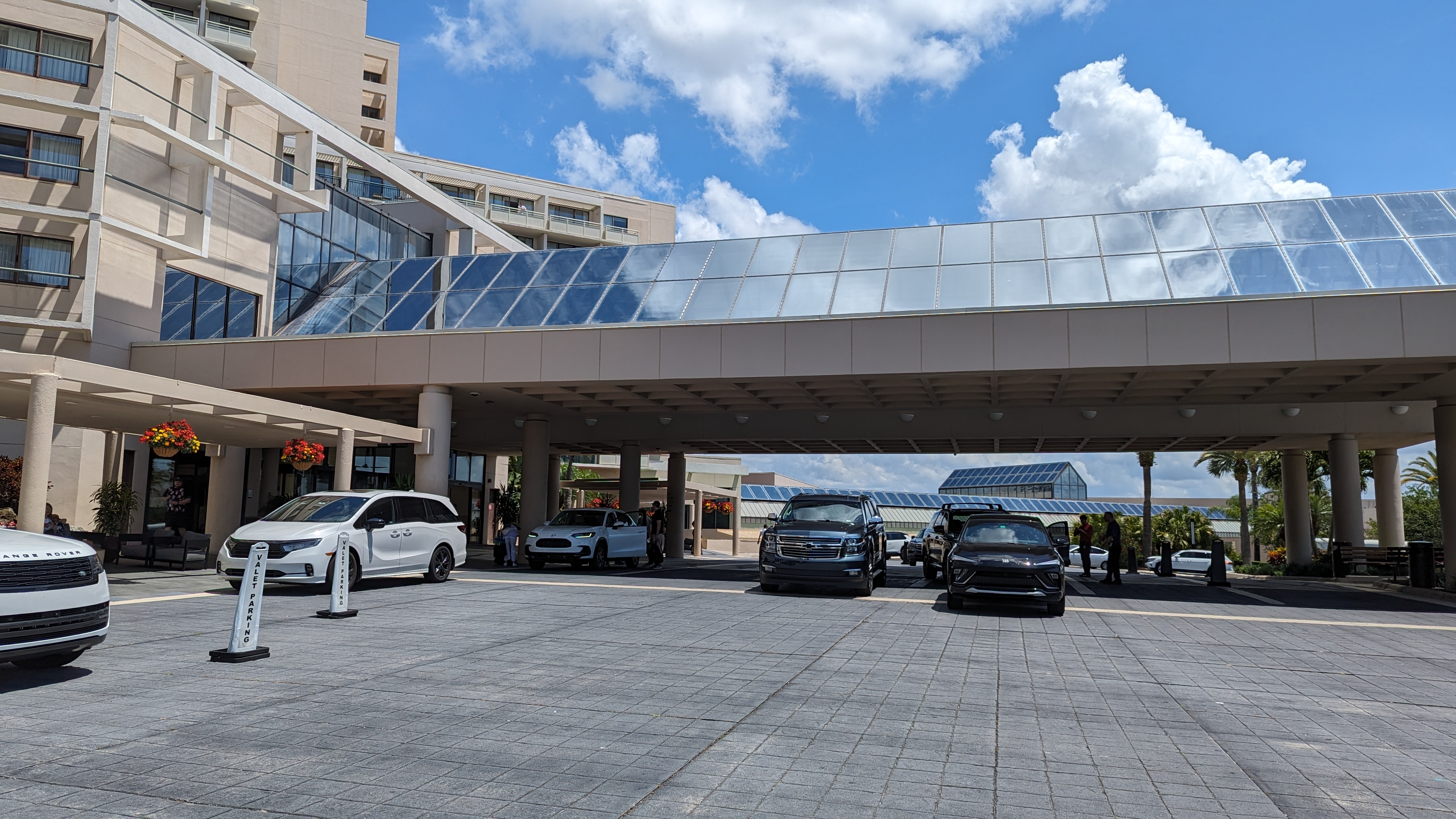 Orlando World Center Marriott entrance drive Orlando World Center Marriott entrance drive