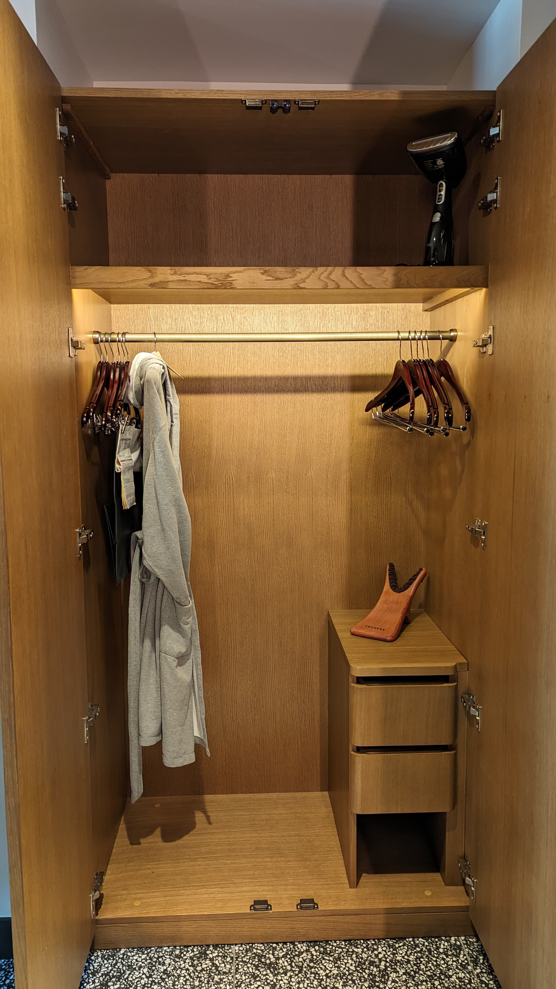 Thompson Austin room closet Thompson Austin room closet