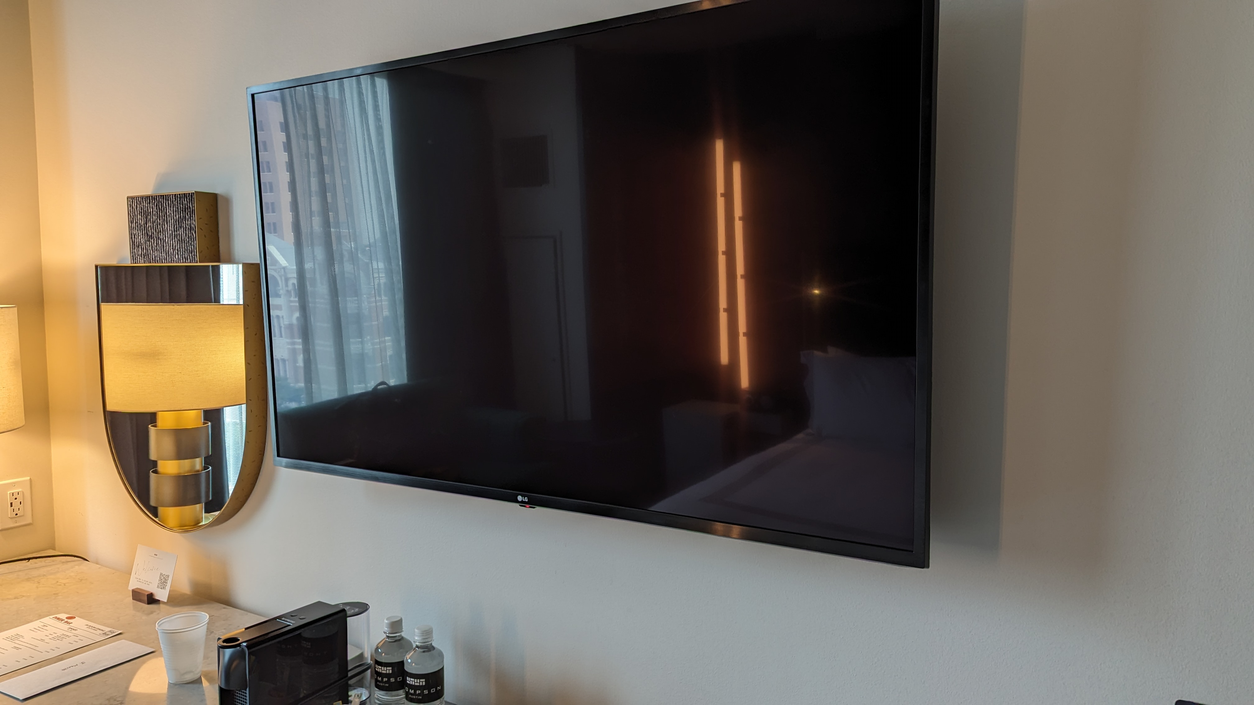 Thompson Austin room dresser TV Thompson Austin room dresser TV