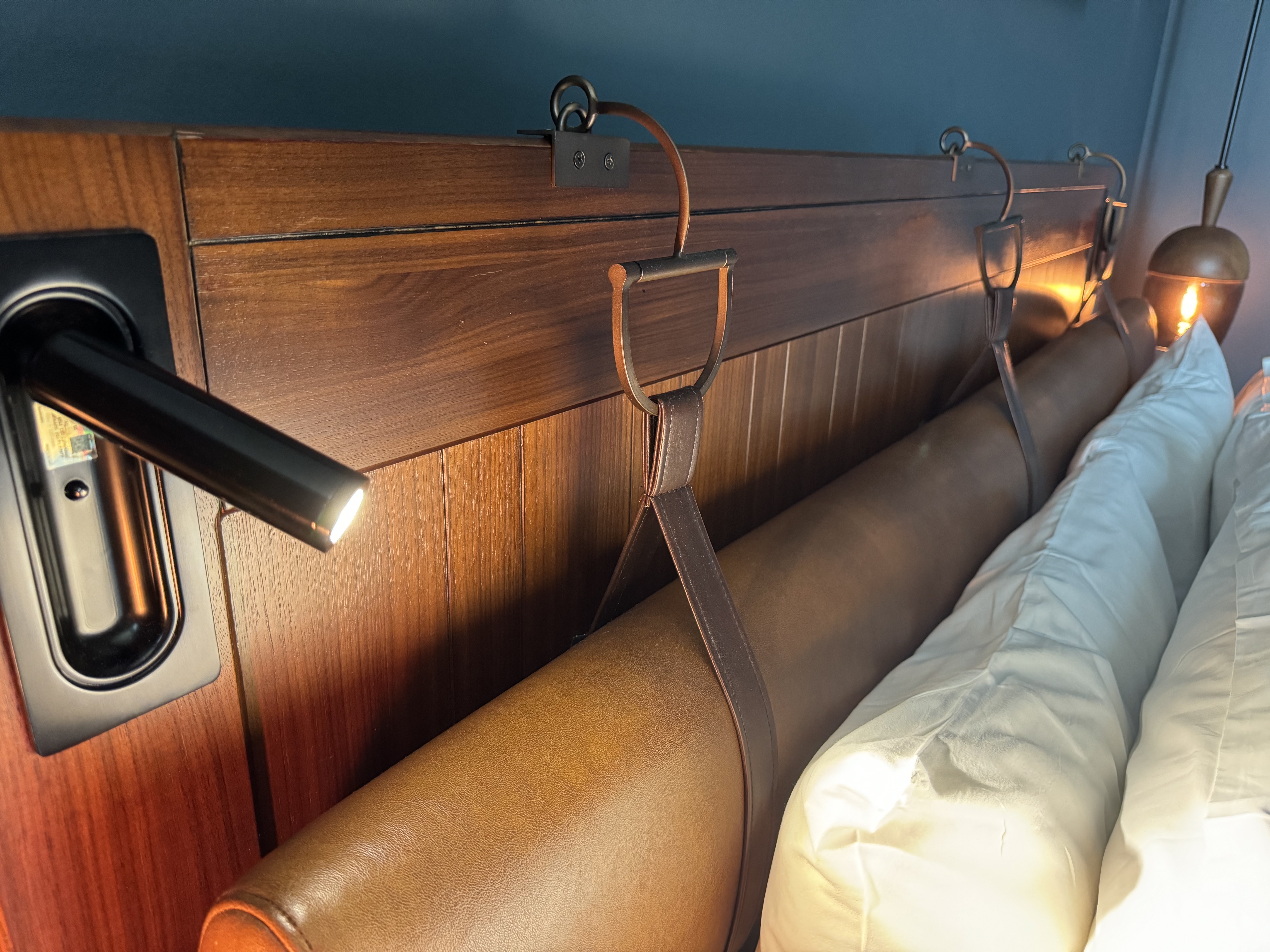 Thompson San Antonio Riverwalk bedroom headboard Thompson San Antonio Riverwalk bedroom headboard