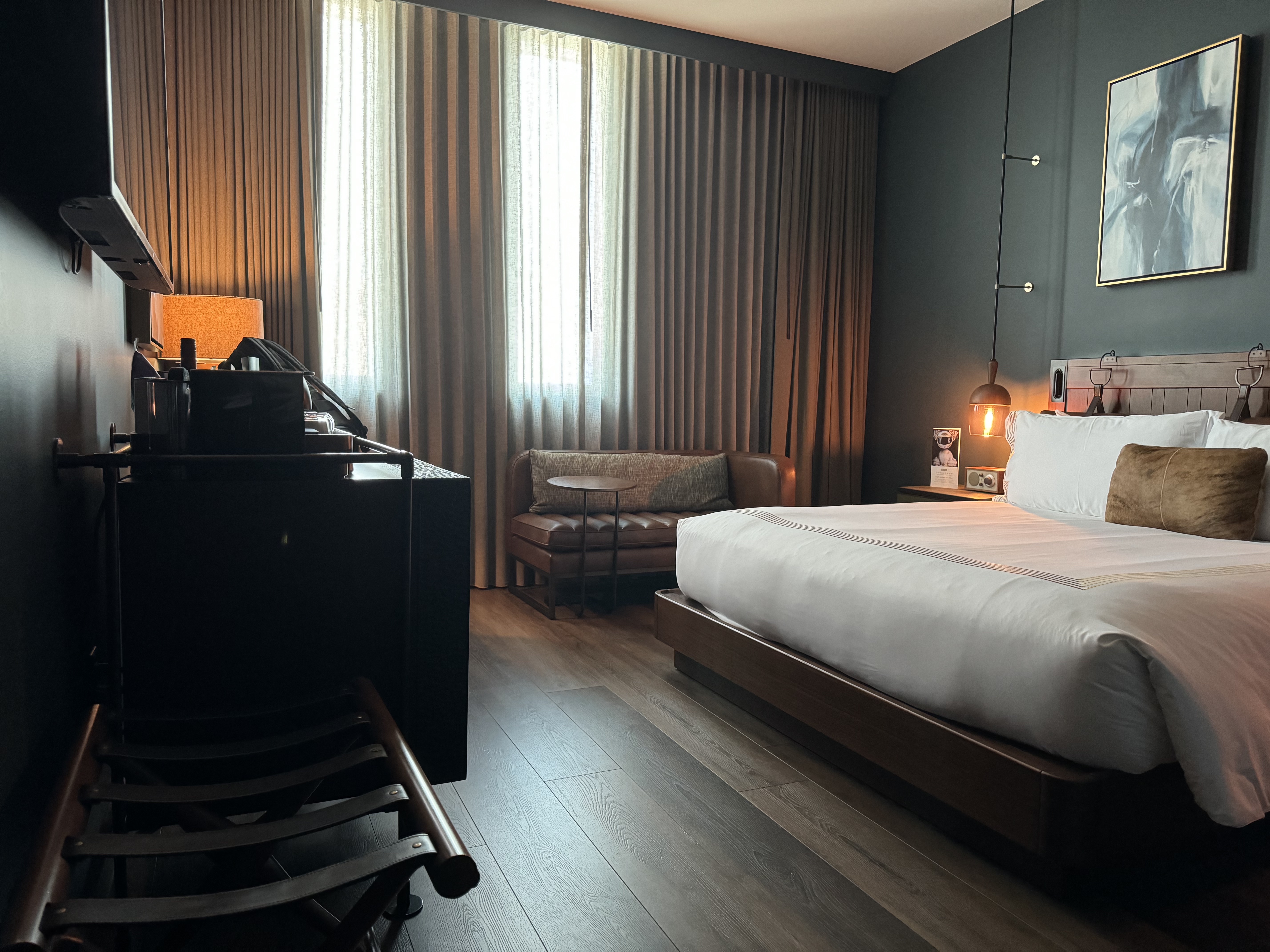 Thompson San Antonio Riverwalk bedroom with luggage rack Thompson San Antonio Riverwalk bedroom with luggage rack