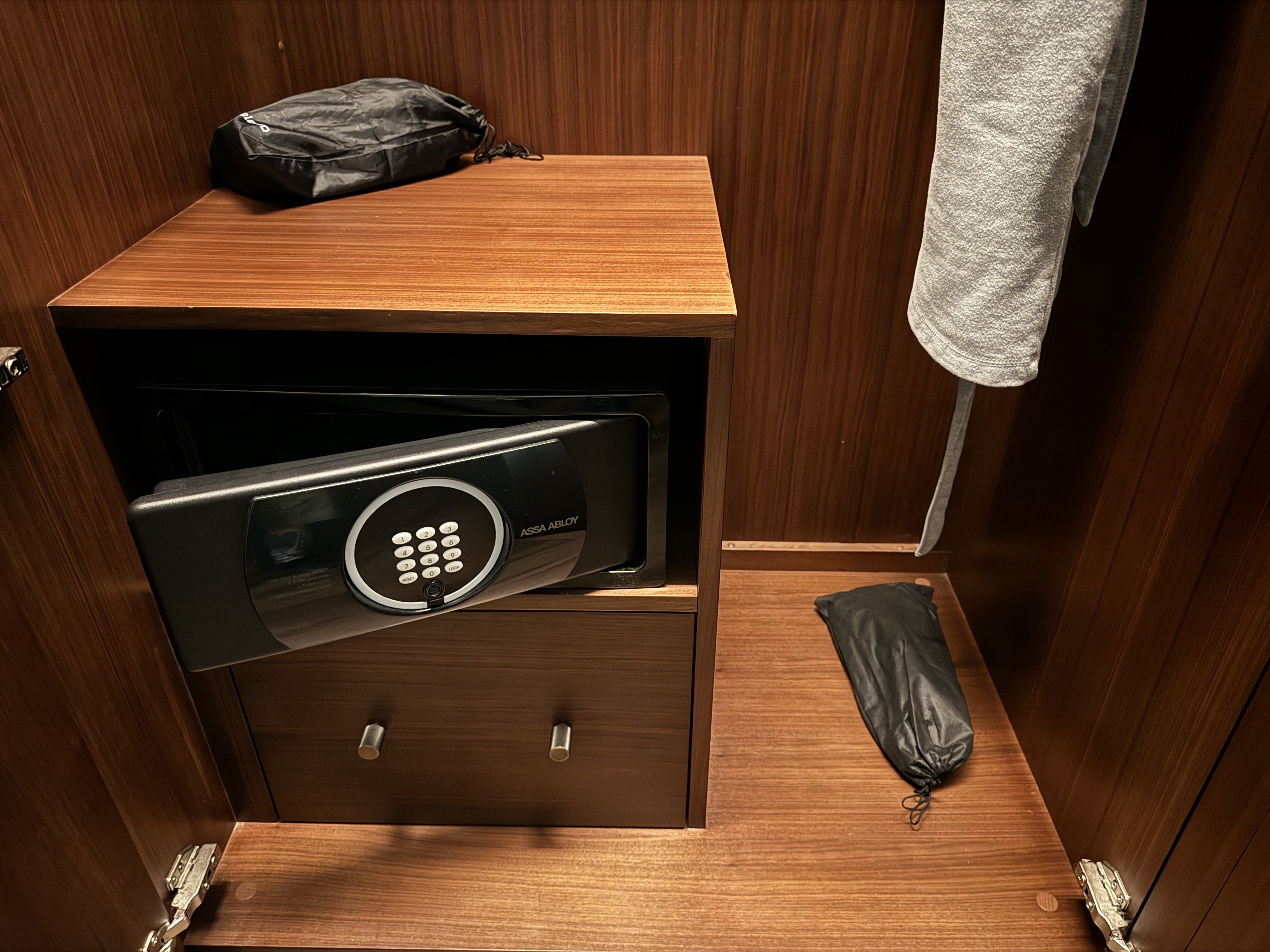 Thompson San Antonio Riverwalk closet drawers and safe Thompson San Antonio Riverwalk closet drawers and safe