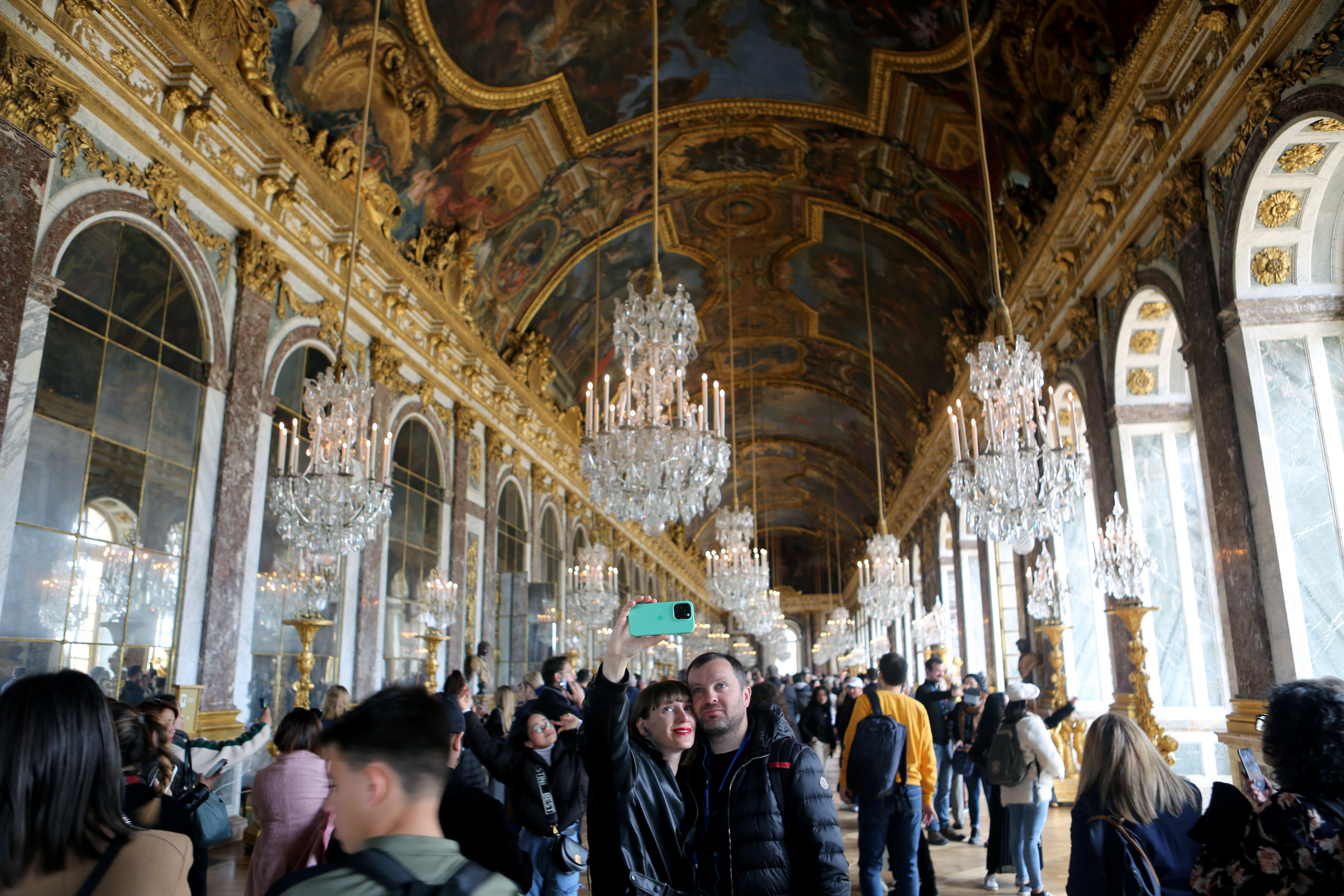 Versailles Hall of Mirrors selfie couple Versailles Hall of Mirrors selfie couple