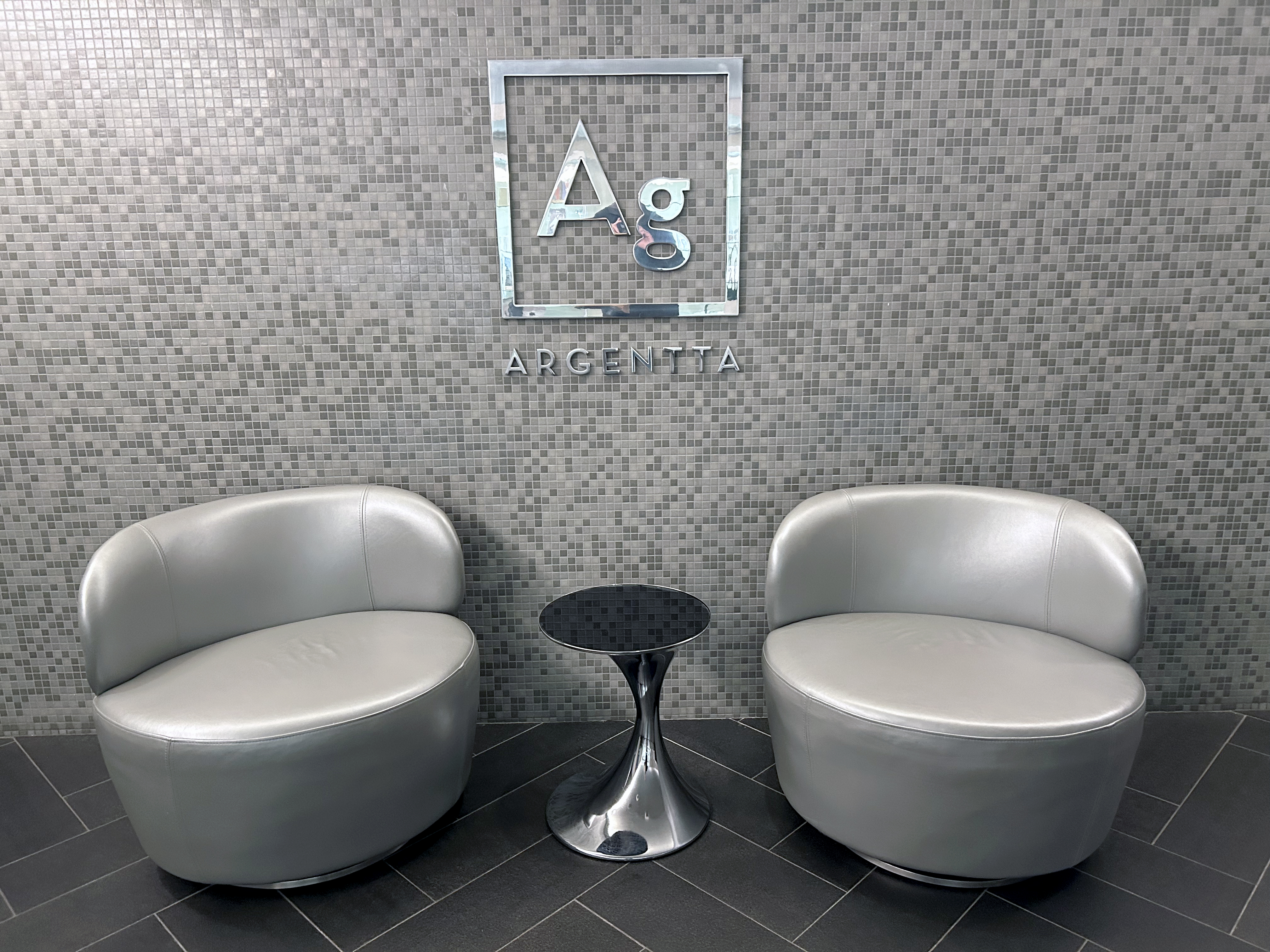 Watergate DC Argentta Spa seats