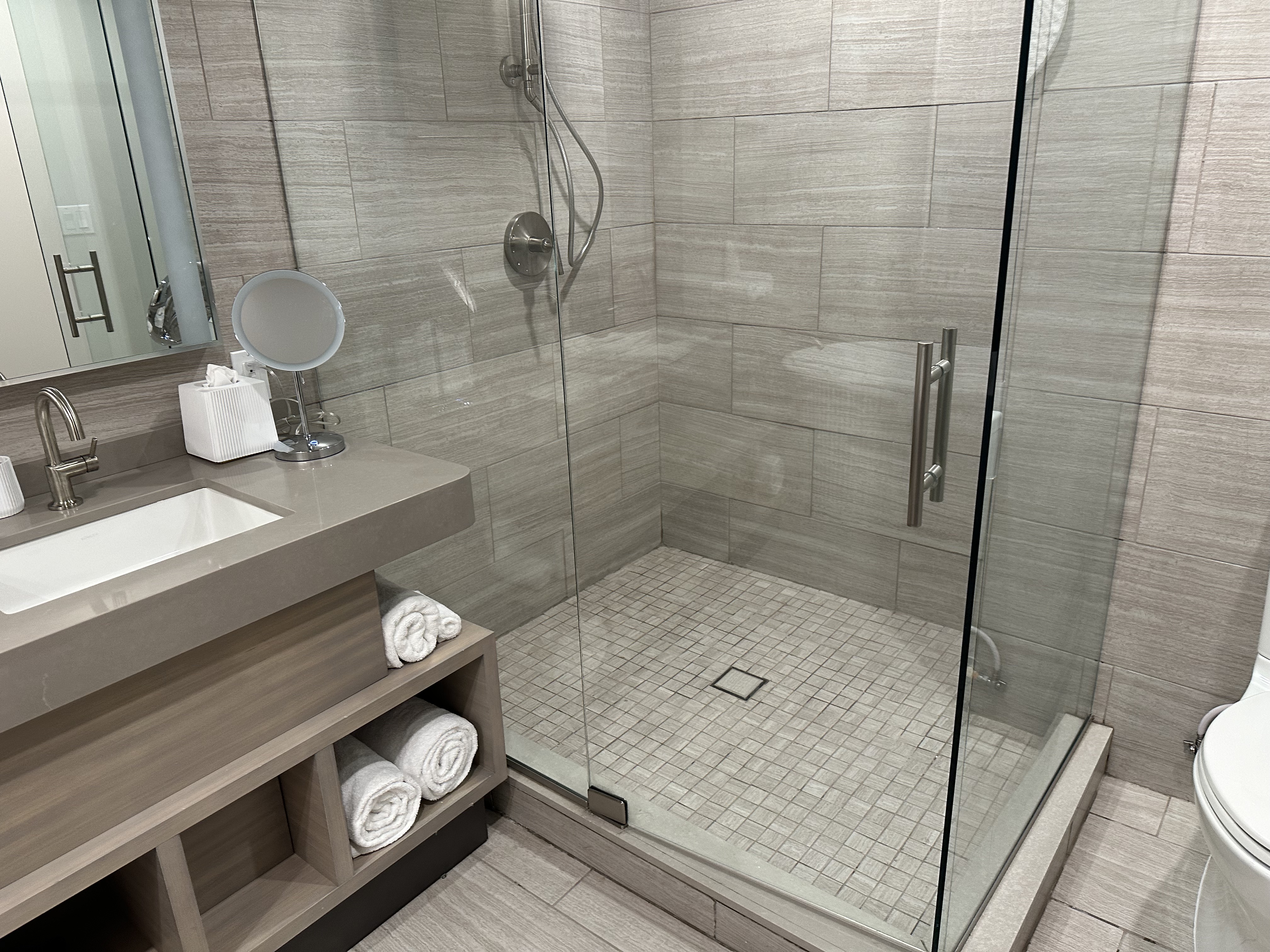 separate shower JW Marriott SXM