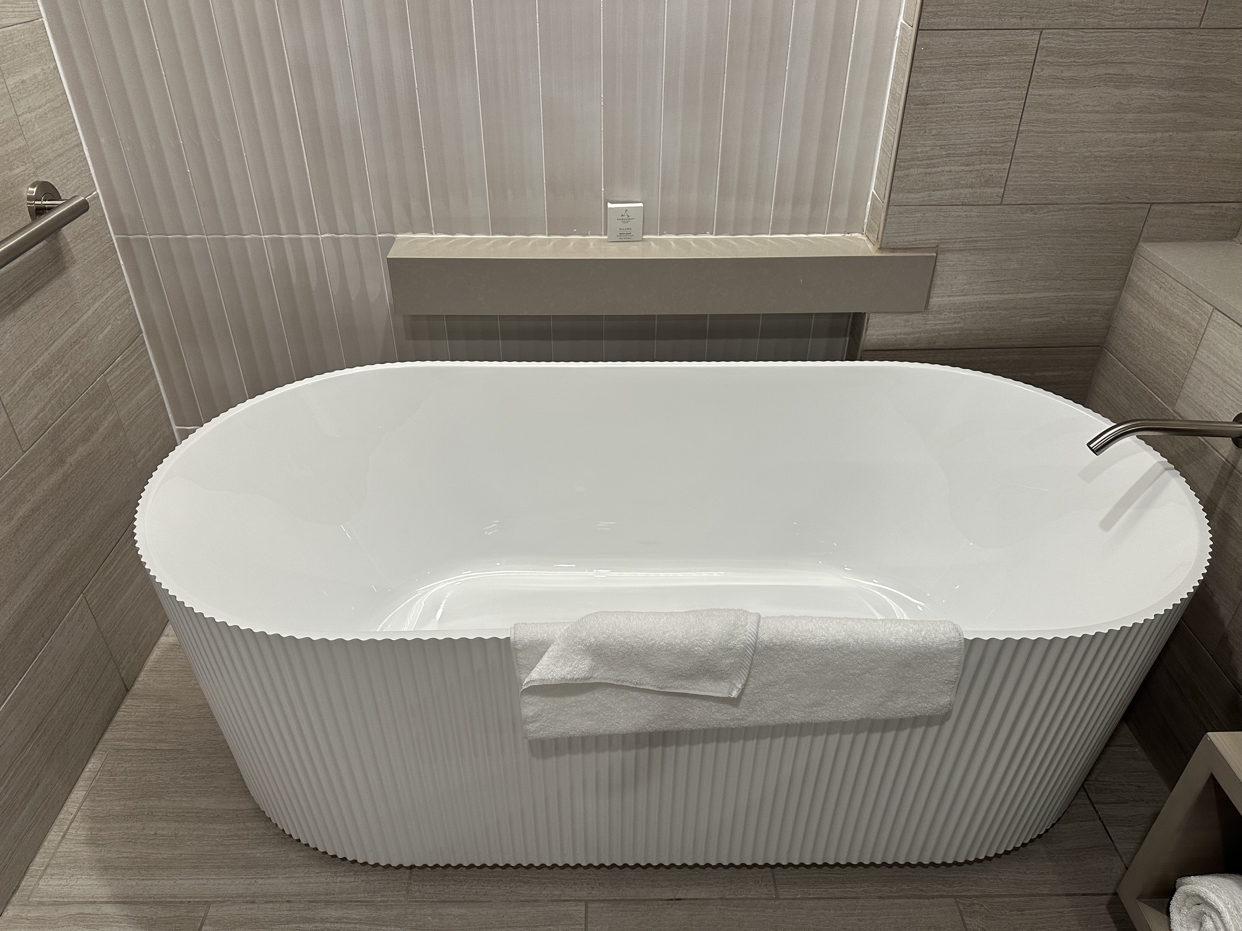 tub JW Marriott SXM