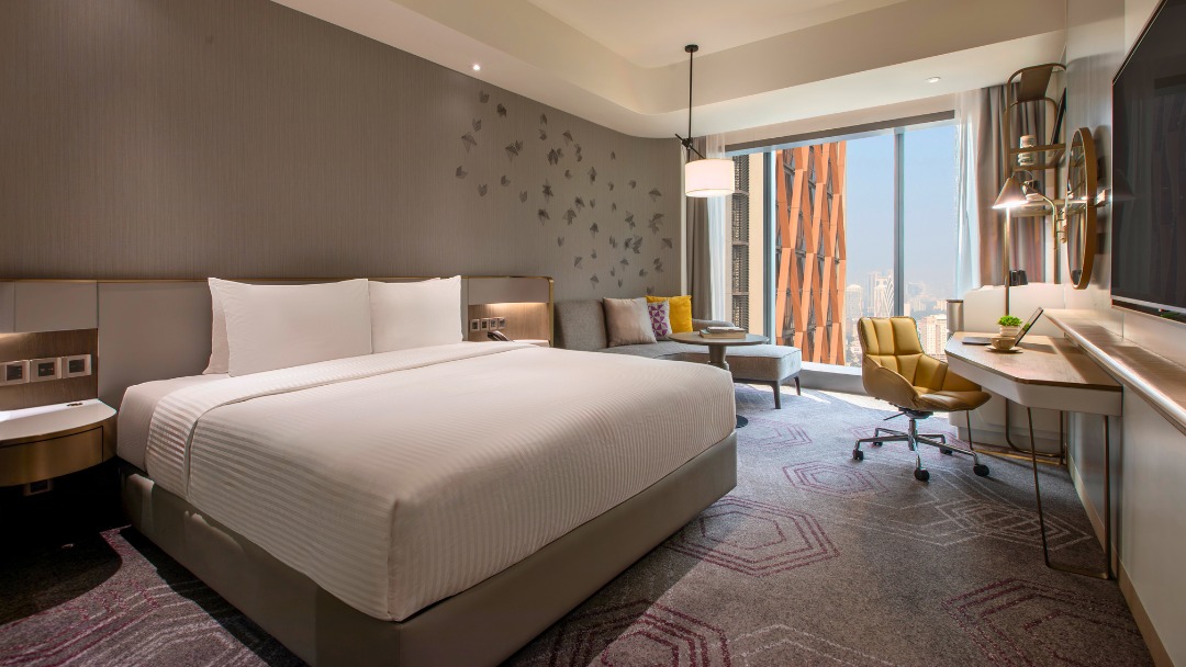 Crowne Plaza KL room