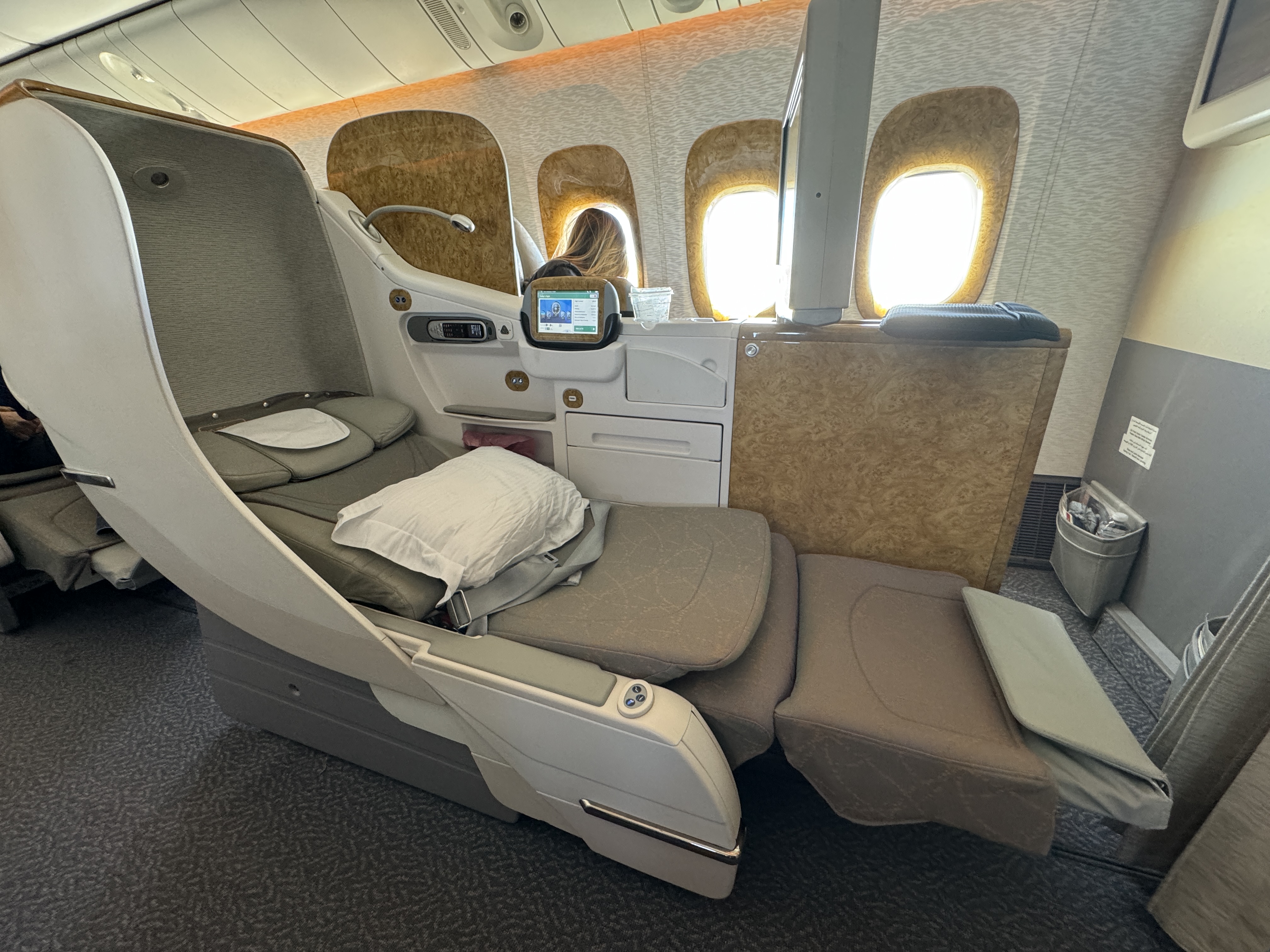 Emirates Business Class Lie Flat Seat 777 300ER Emirates Business Class Lie Flat Seat 777 300ER