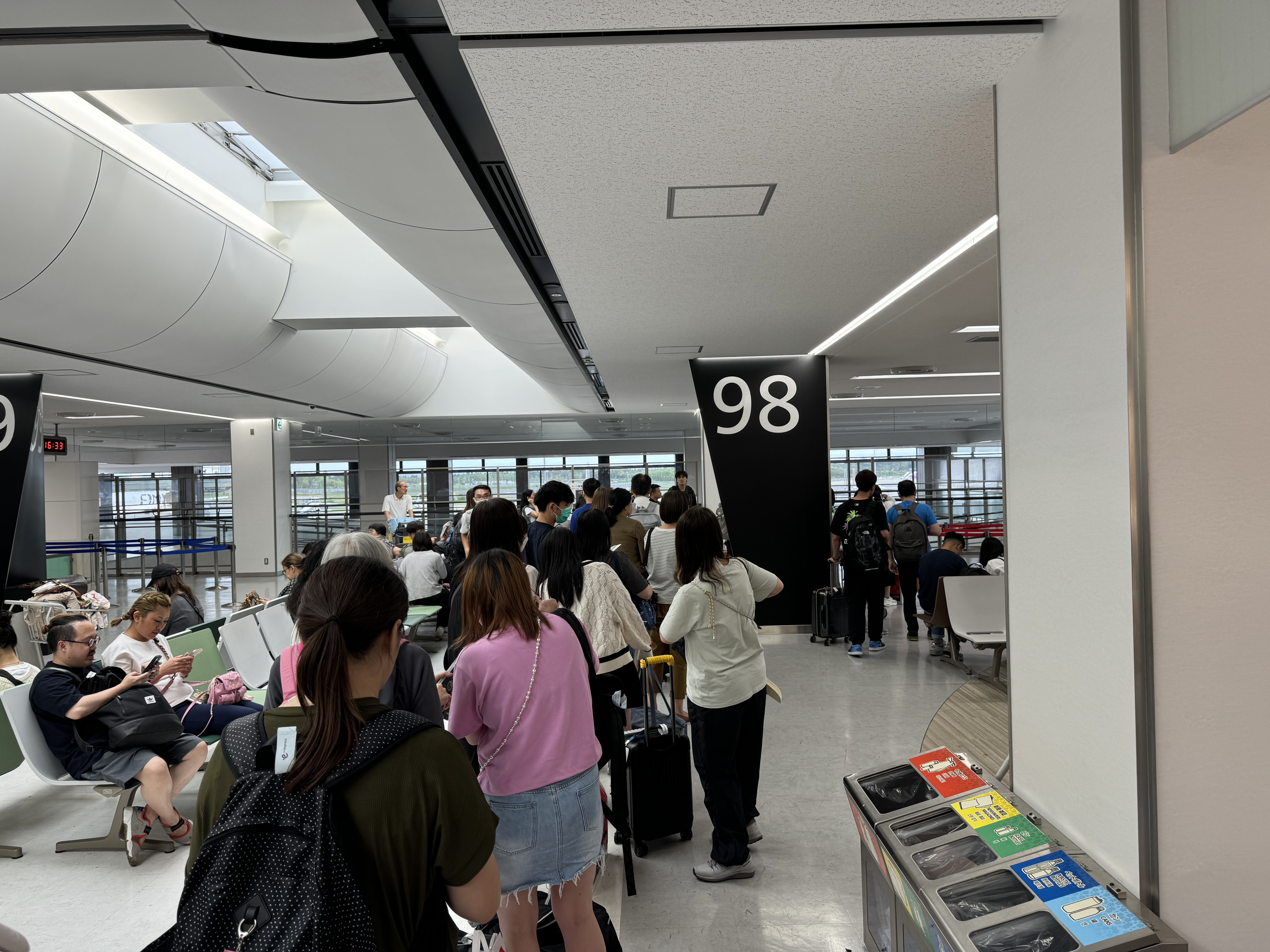 HKExpress boarding gate 98 Tokyo NRT