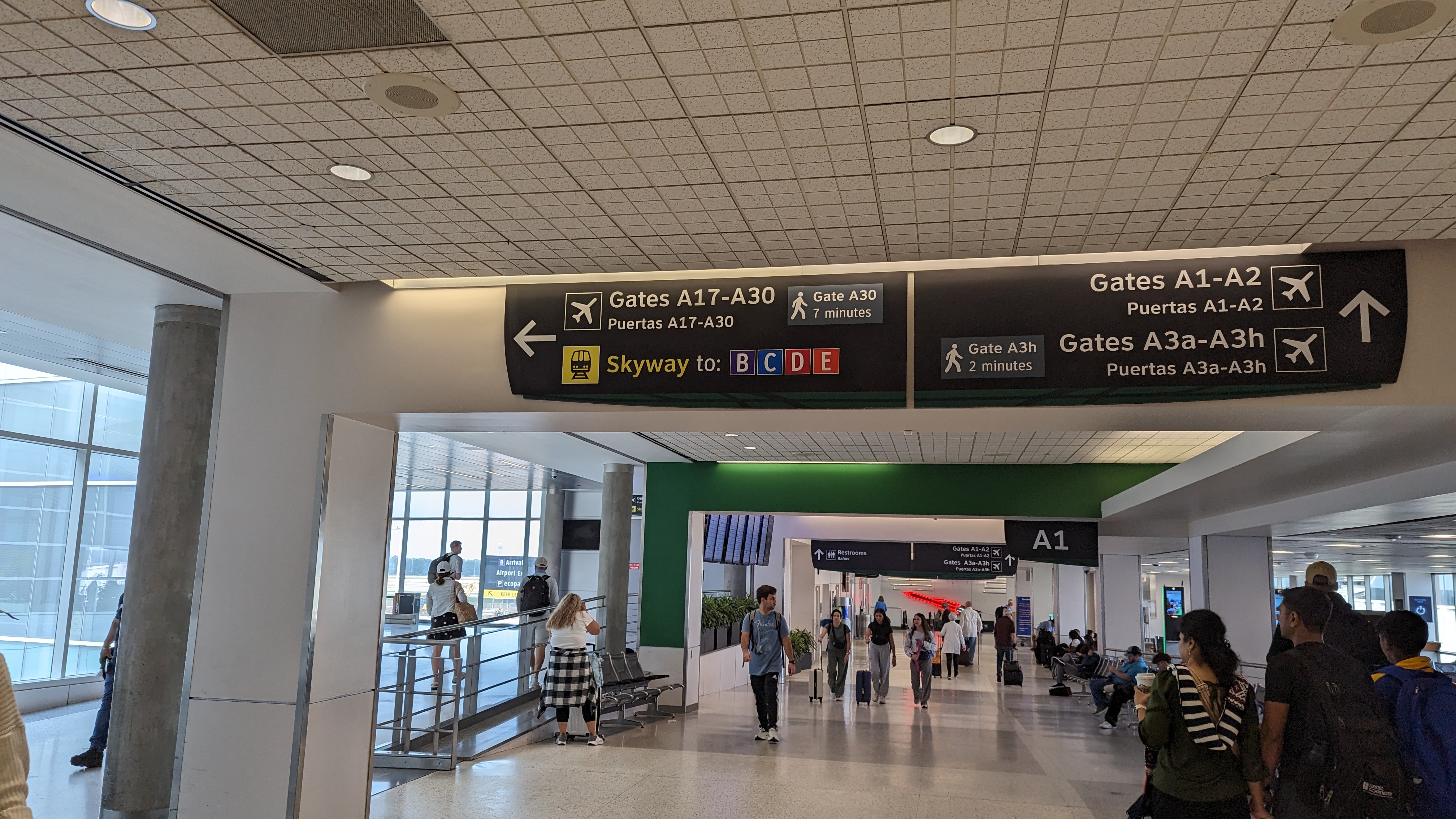 IAH to LAS Terminal A signs IAH to LAS Terminal A signs