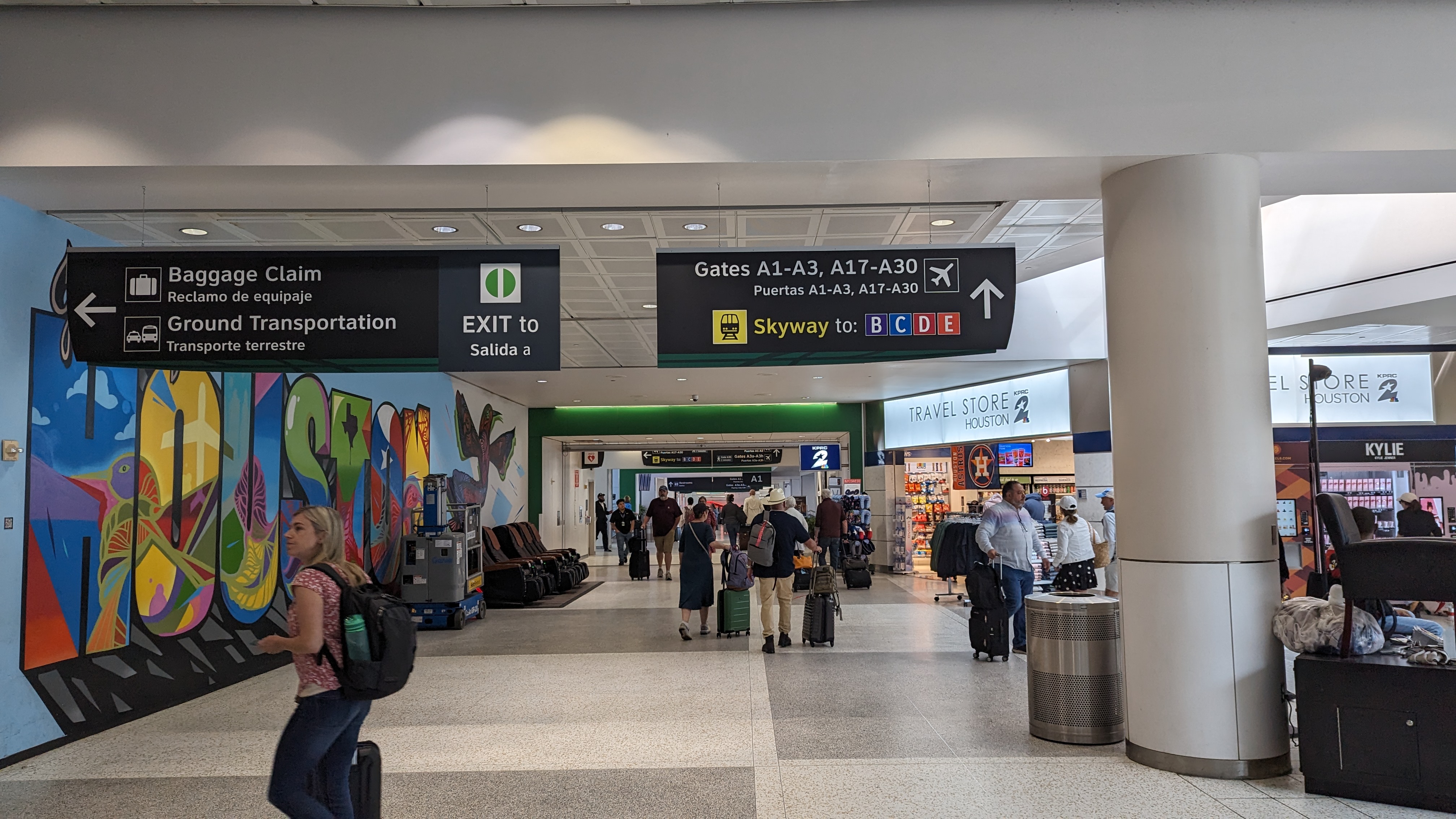 IAH to LAS Terminal A signs IAH to LAS Terminal A signs