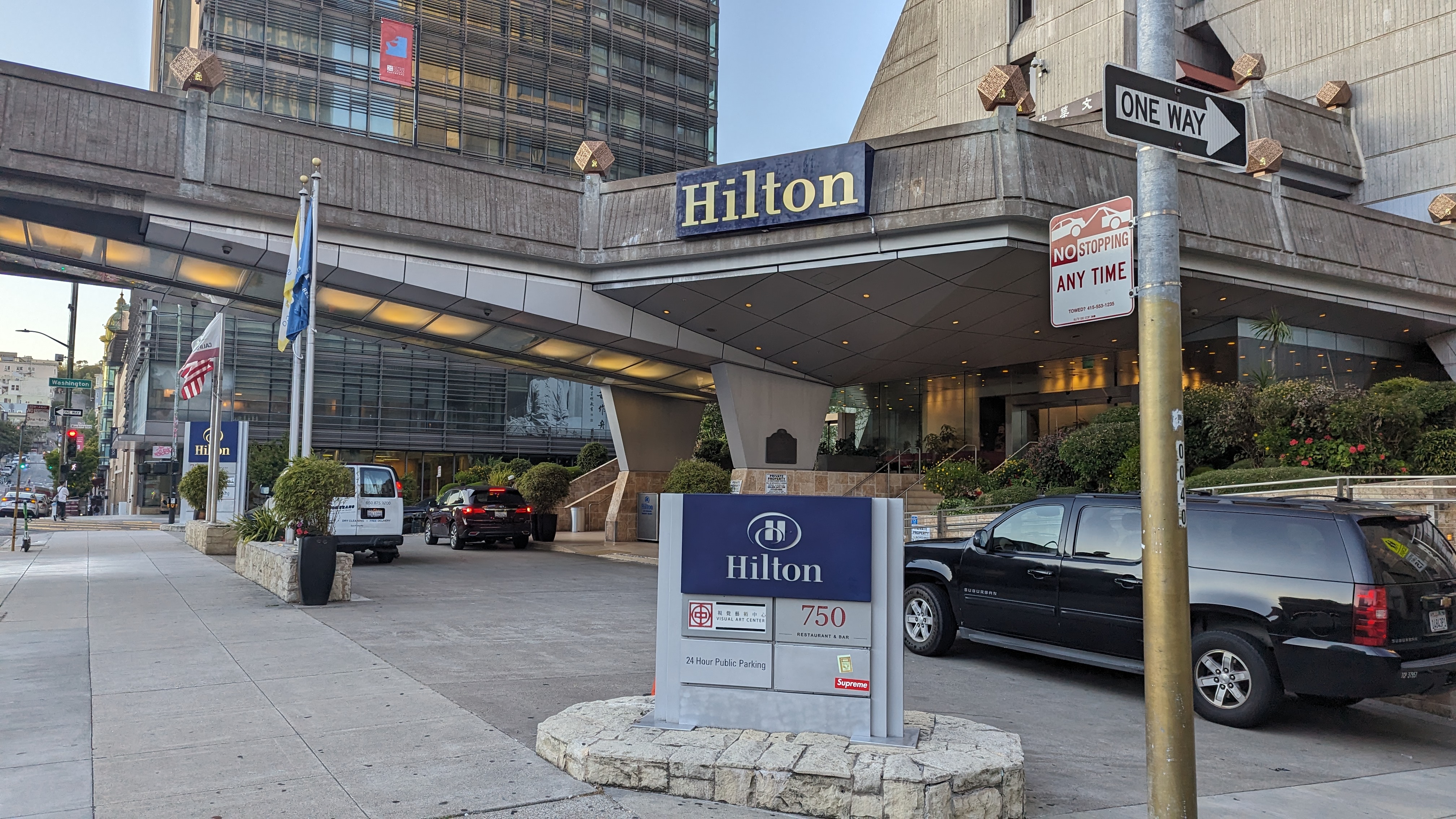San Francisco Hilton Financial District drive up entrance San Francisco Hilton Financial District drive up entrance