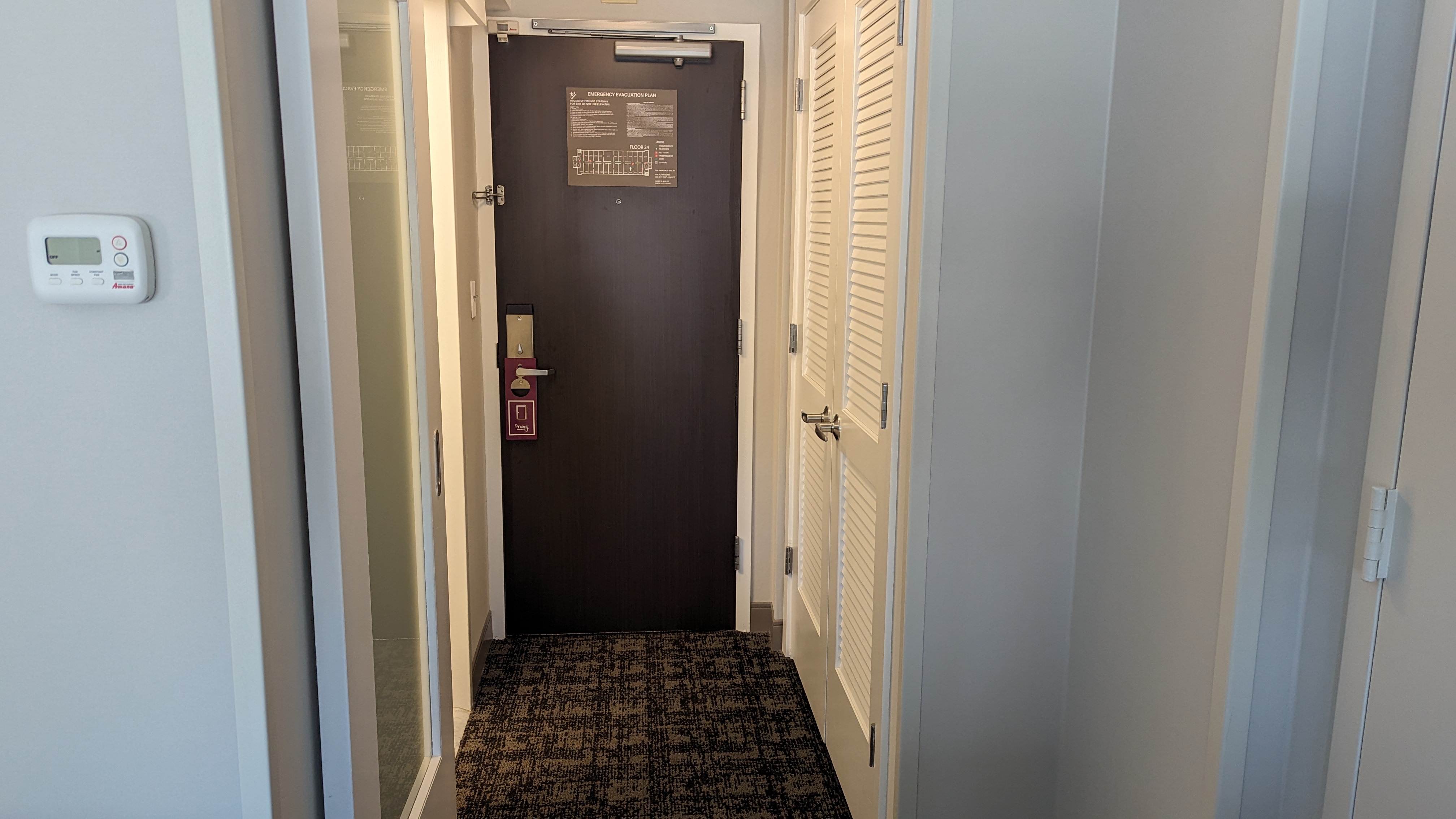 San Francisco Hilton Financial District guestroom hallway San Francisco Hilton Financial District guestroom hallway