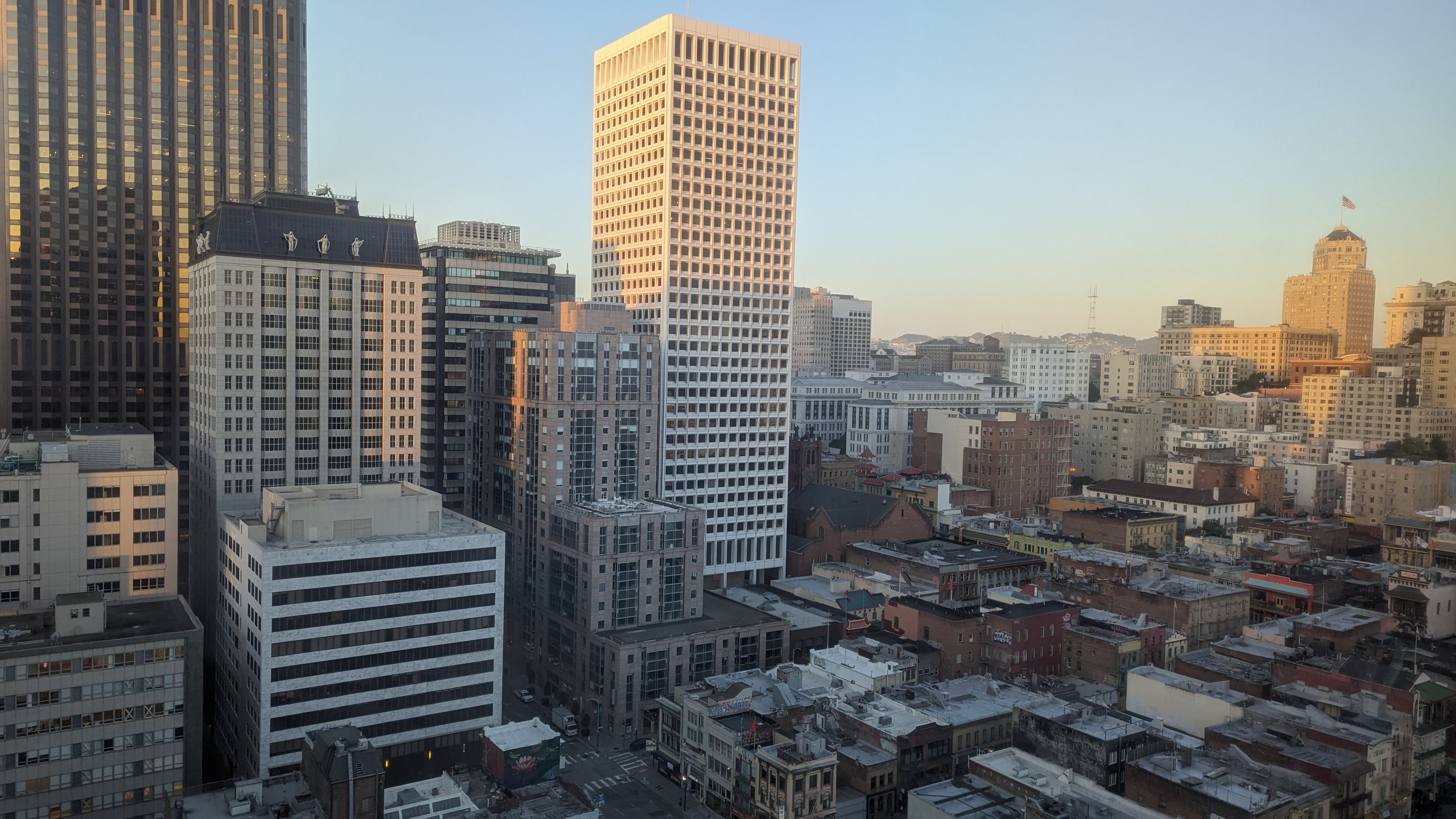 San Francisco Hilton Financial District guestroom view San Francisco Hilton Financial District guestroom view