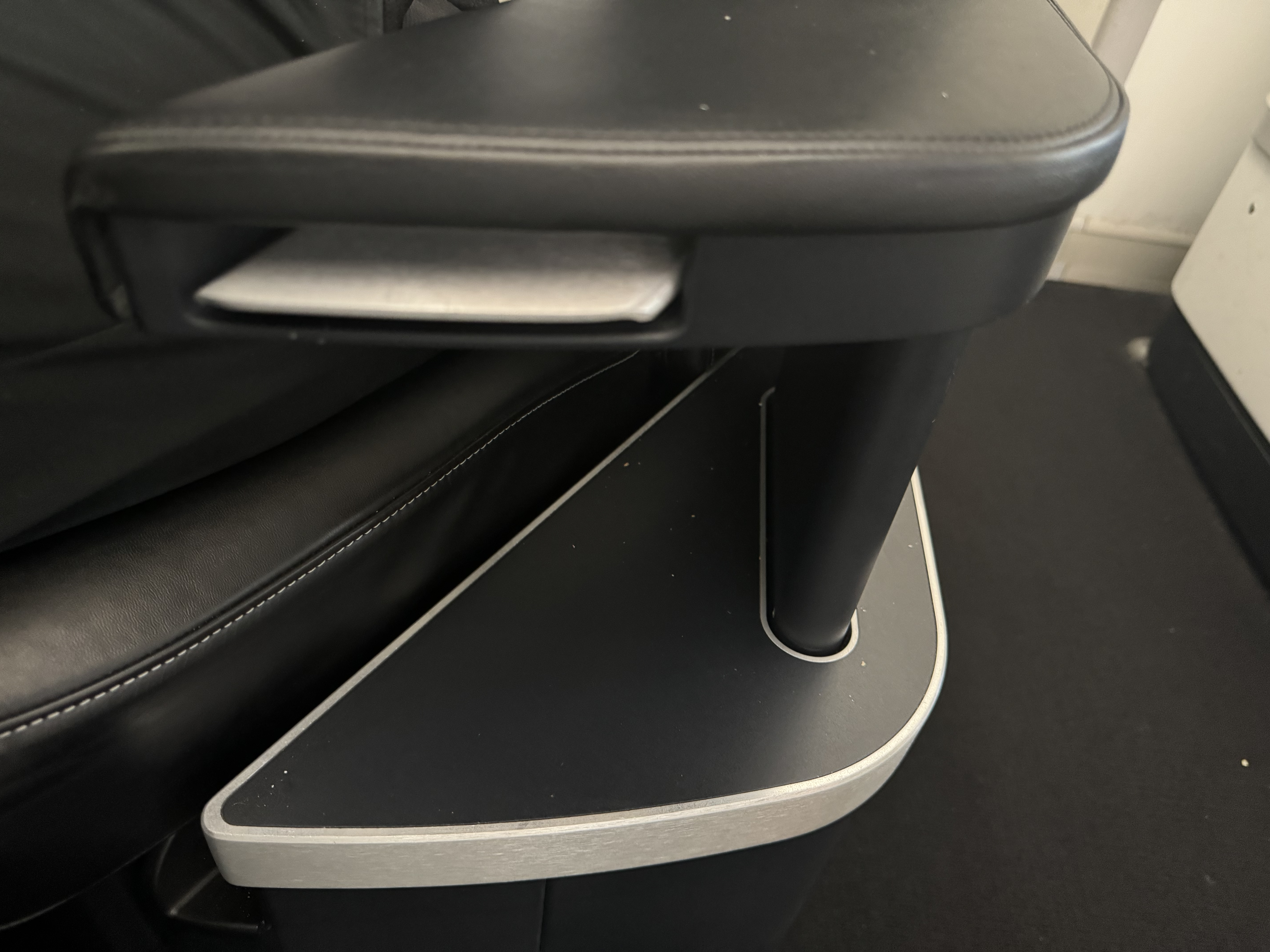 Zipair LAX NRT business class adjustable arm rest up position Zipair LAX NRT business class adjustable arm rest up position