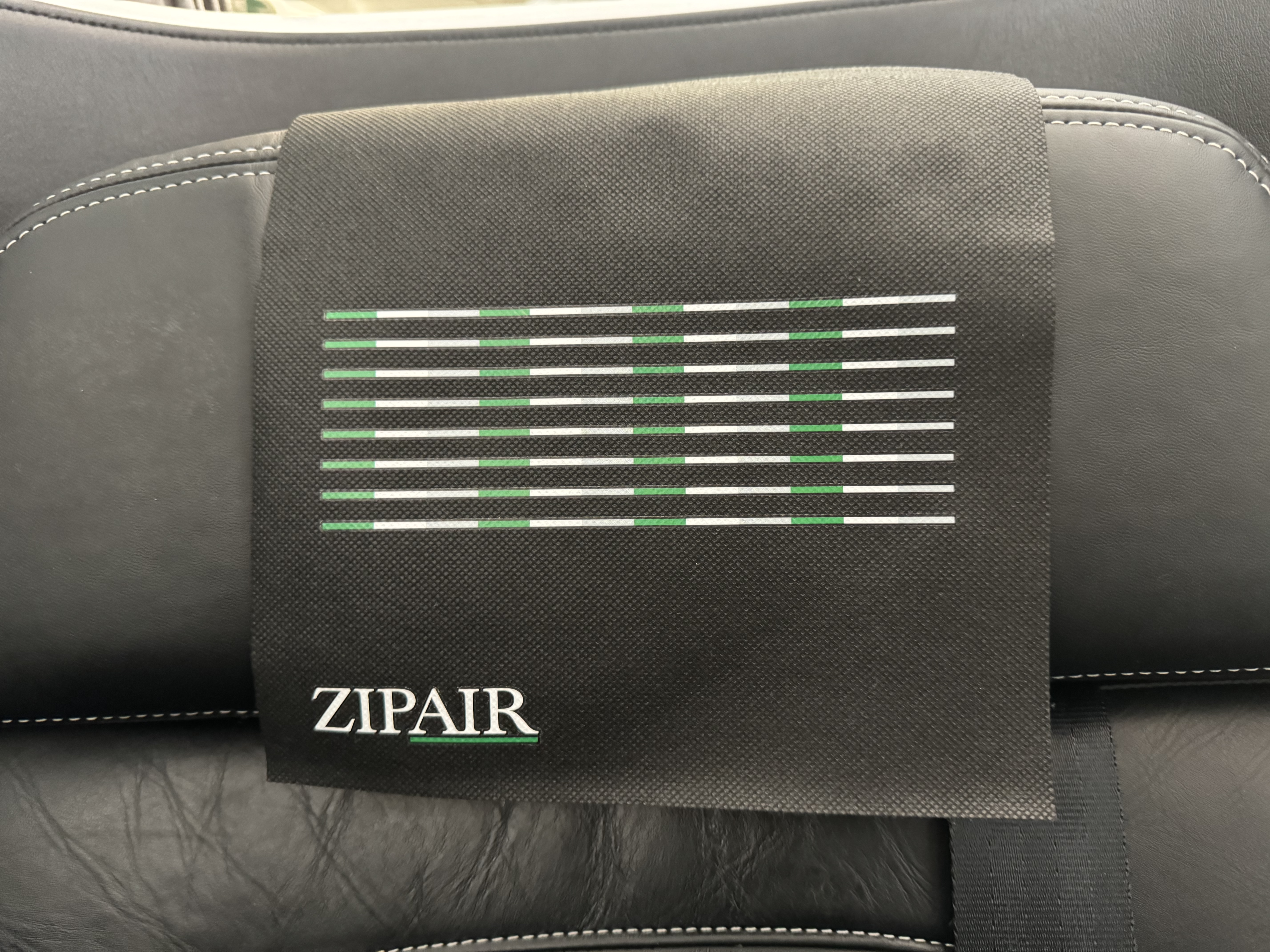 Zipair LAX NRT business class head rest Zipair LAX NRT business class head rest