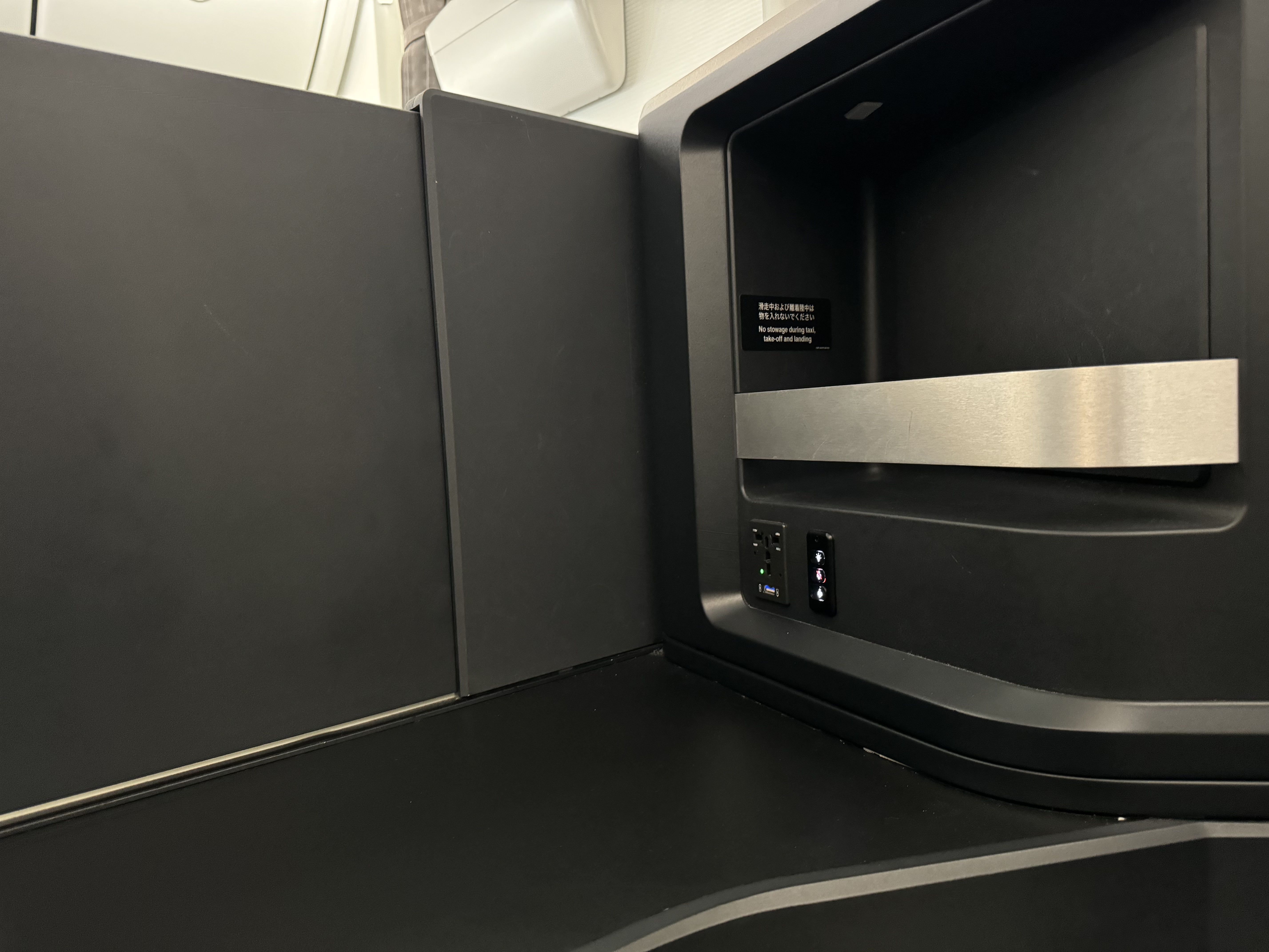 Zipair LAX NRT business class storage and divider Zipair LAX NRT business class storage and divider