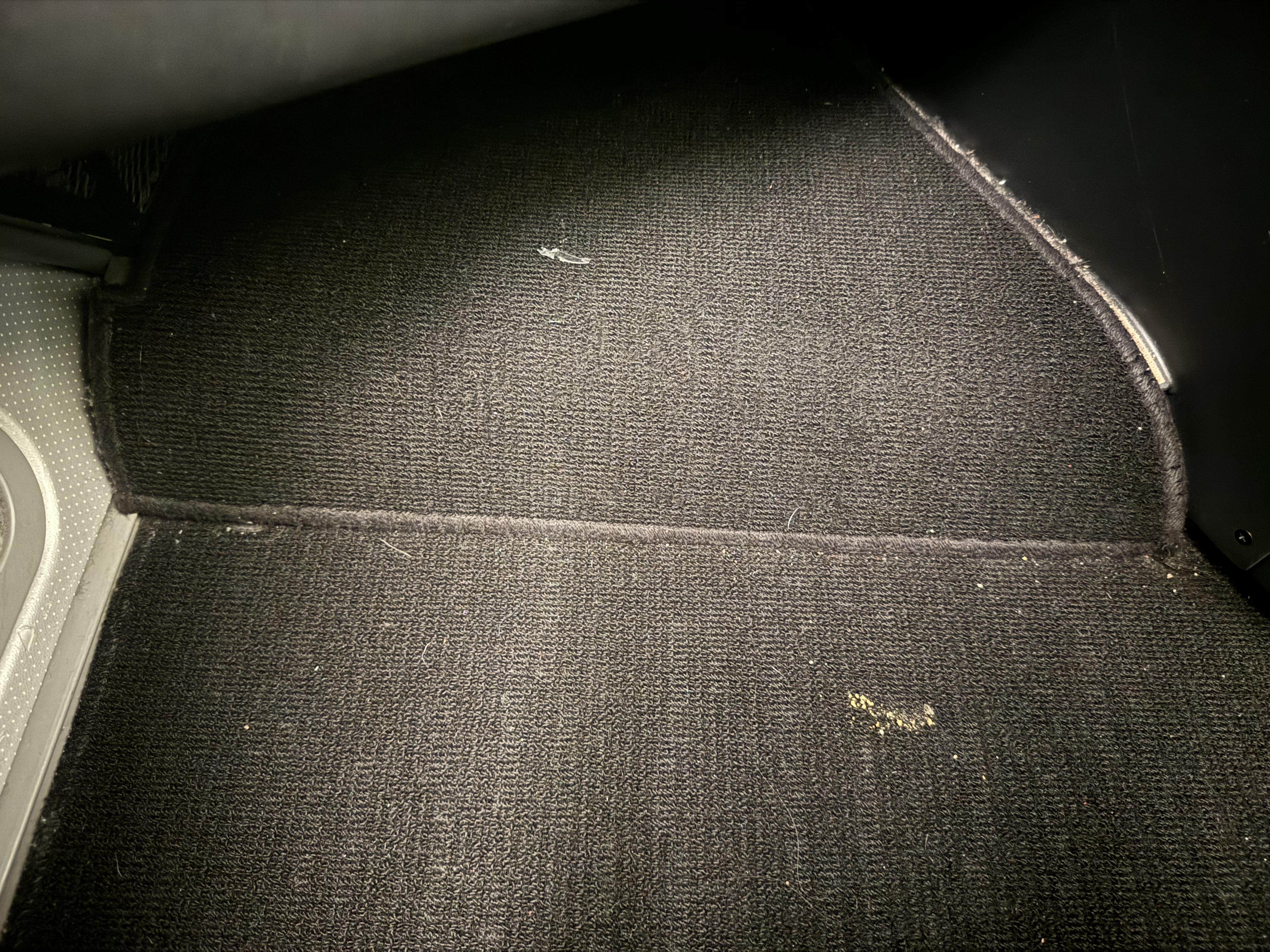 Zipair LAX NRT dirt on floor Zipair LAX NRT dirt on floor