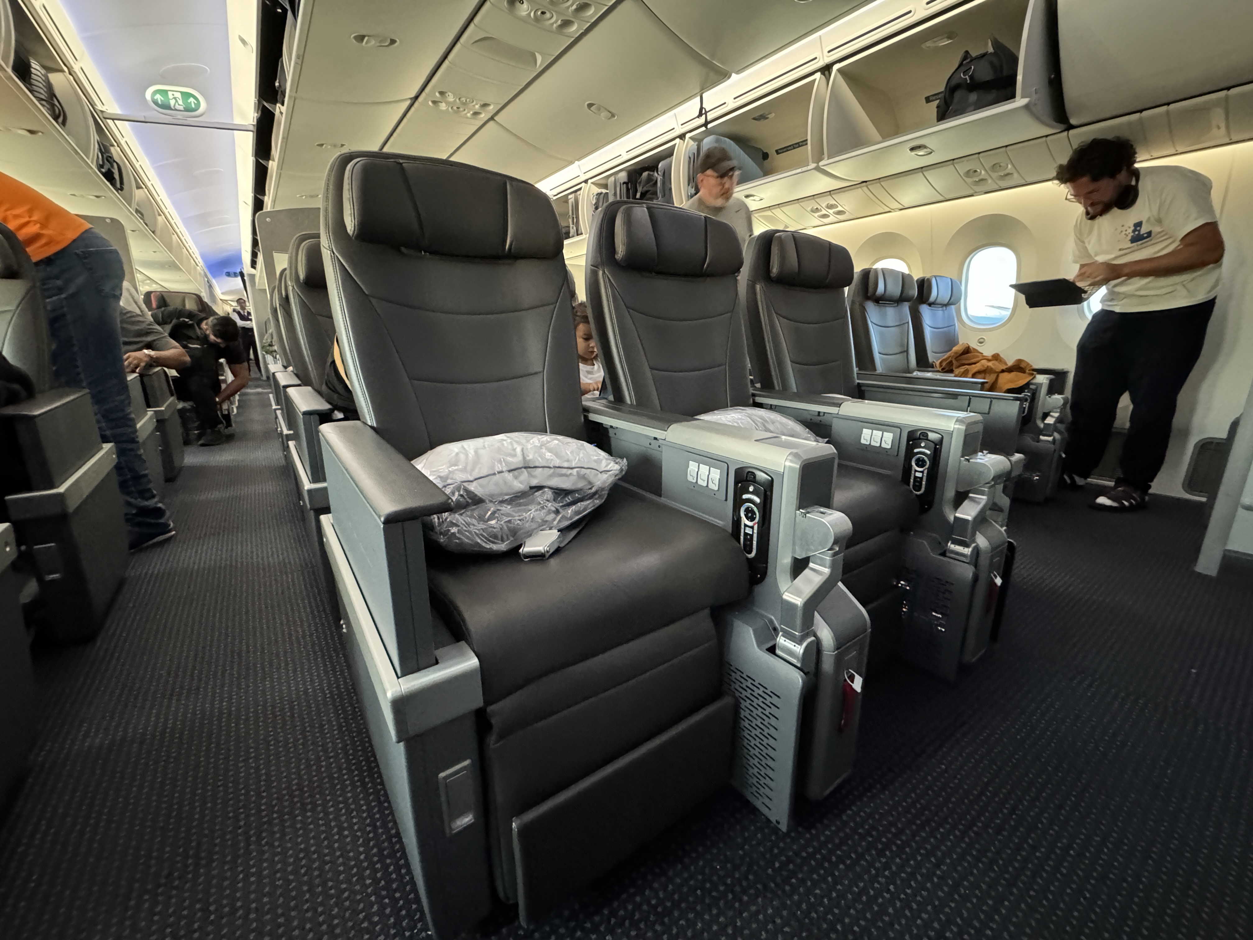 AA Premium Economy 787 Bulkhead Seats AA Premium Economy 787 Bulkhead Seats