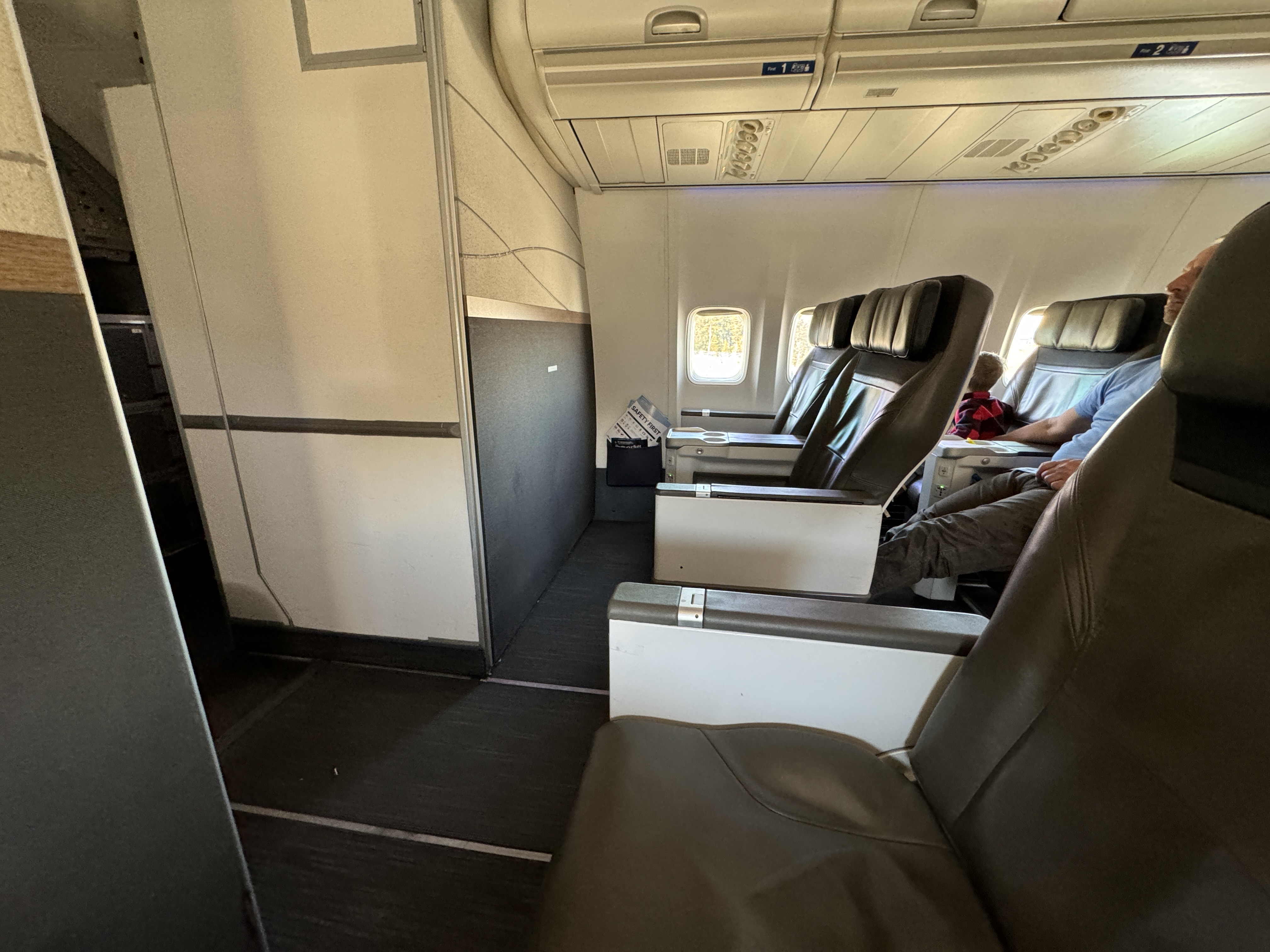 Alaska Airlines First Class 737 Bulkhead
